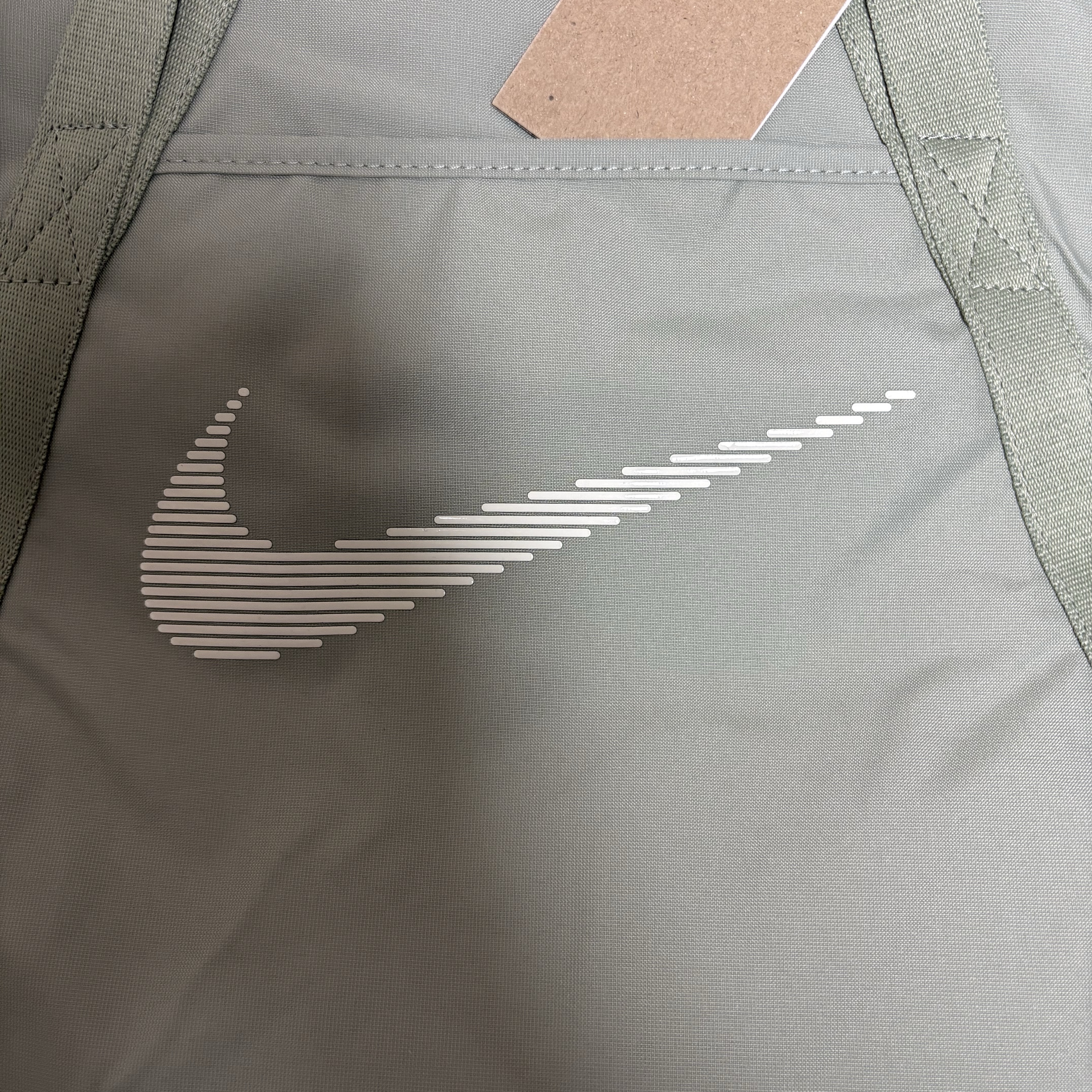 Nike NSW Futura Lux Crossbody Bag Jade Horizon Sesame 착용 스타일