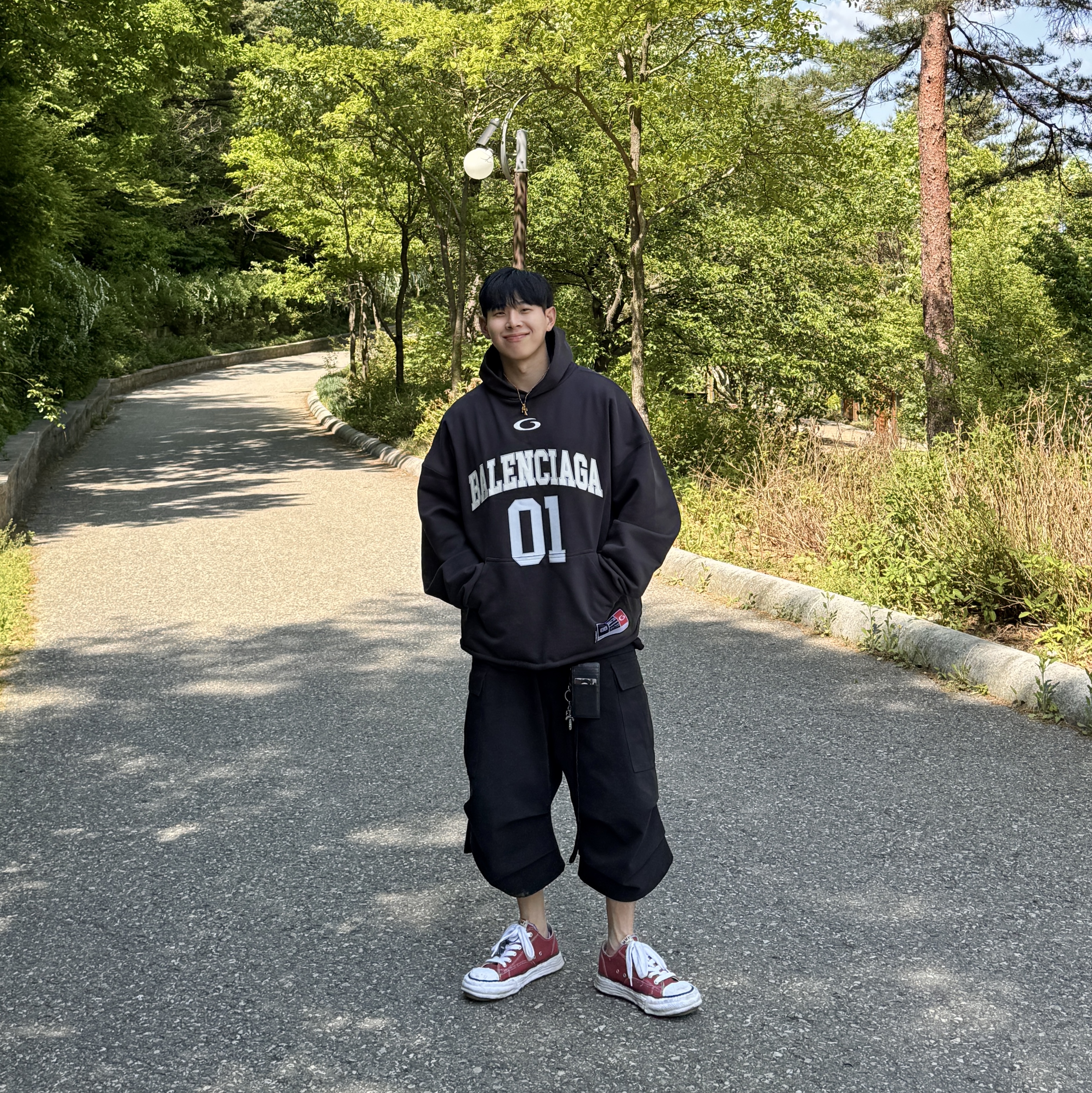 Balenciaga Basketball Series Long Sleeve T-Shirt Large Fit Black, Maison Mihara Yasuhiro Peterson23 OG Sole Canvas Low-top Sneakers Bordeaux 착용 스타일 - 3