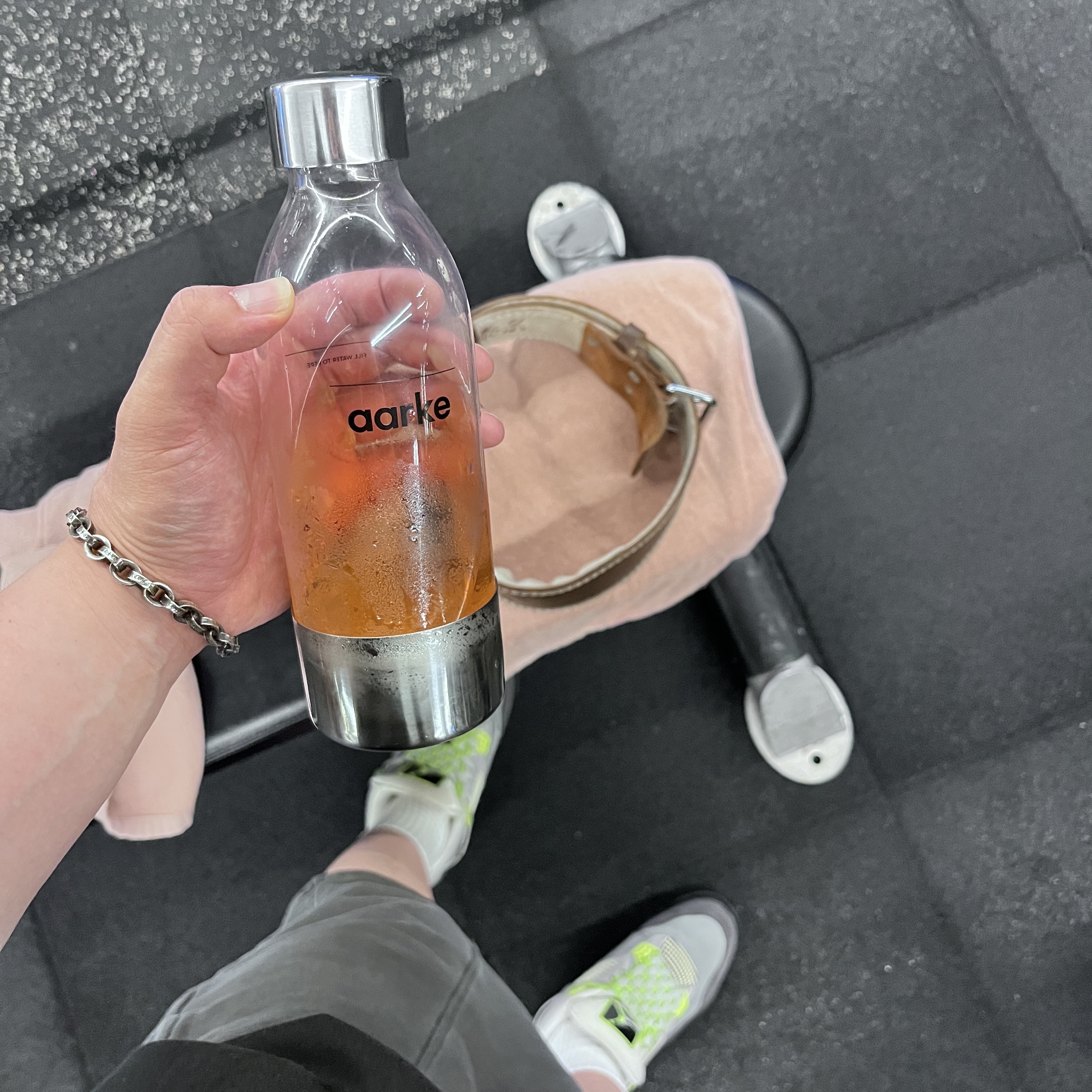 Jordan 4 Retro SE Neon 95, Aarke Carbonated 3 Dedicated Bottle BPA Free PET Small (650 ml) 착용 스타일 - 2