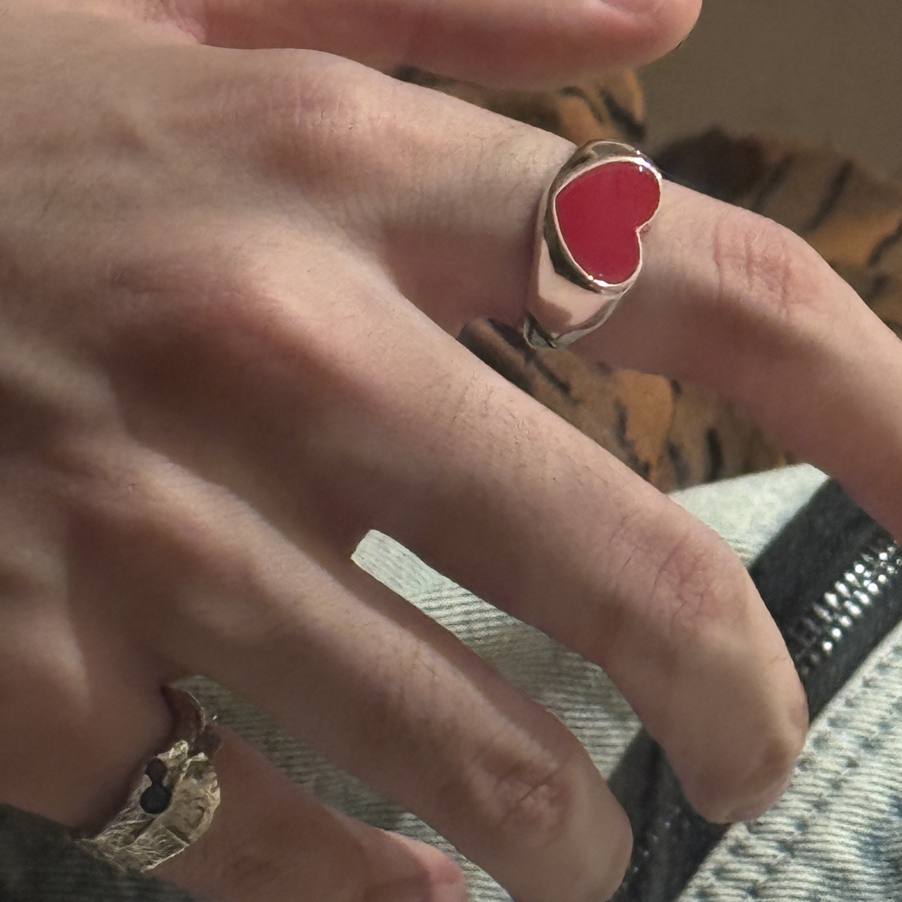 Nonenon Red Love Ring 착용 스타일