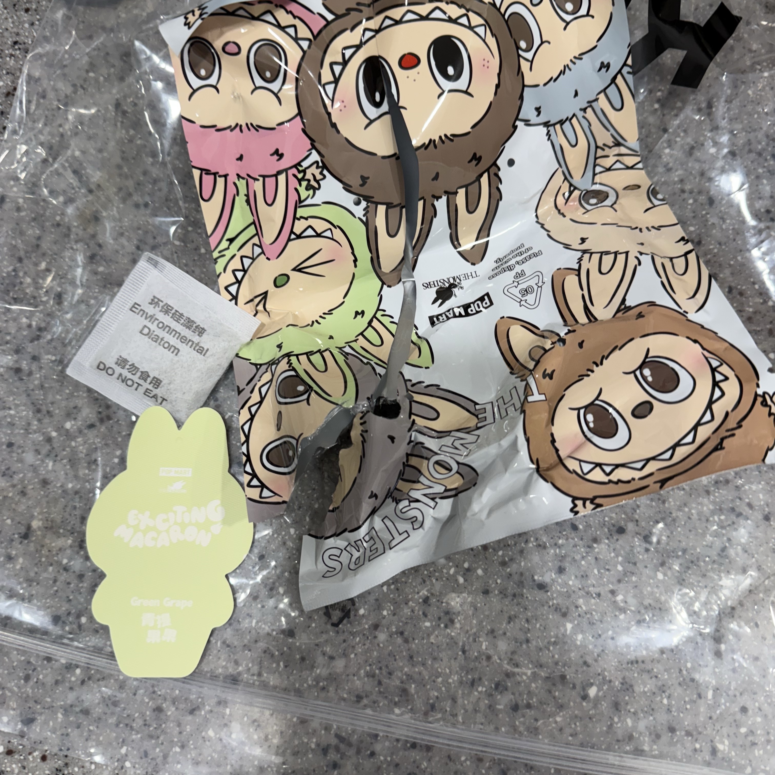 Pop Mart The Monsters Labubu Tasty Macarons Series Sealed Case (1 Blind Box) 착용 스타일 - 1