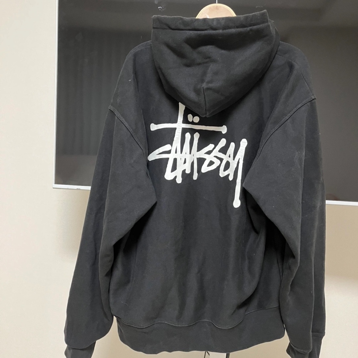 Stussy Basic Zip Hoodie Black 착용 스타일