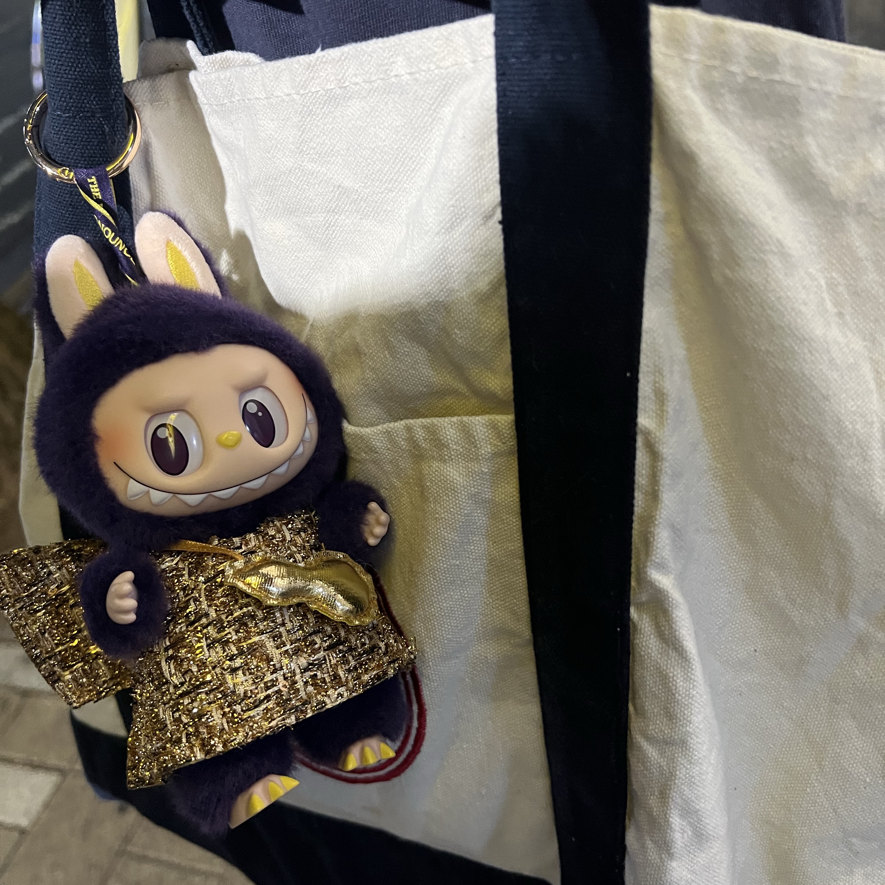 Pop Mart Labubu x Pronounce Lucky Fairy Toy Keyring 착용 스타일 - 1