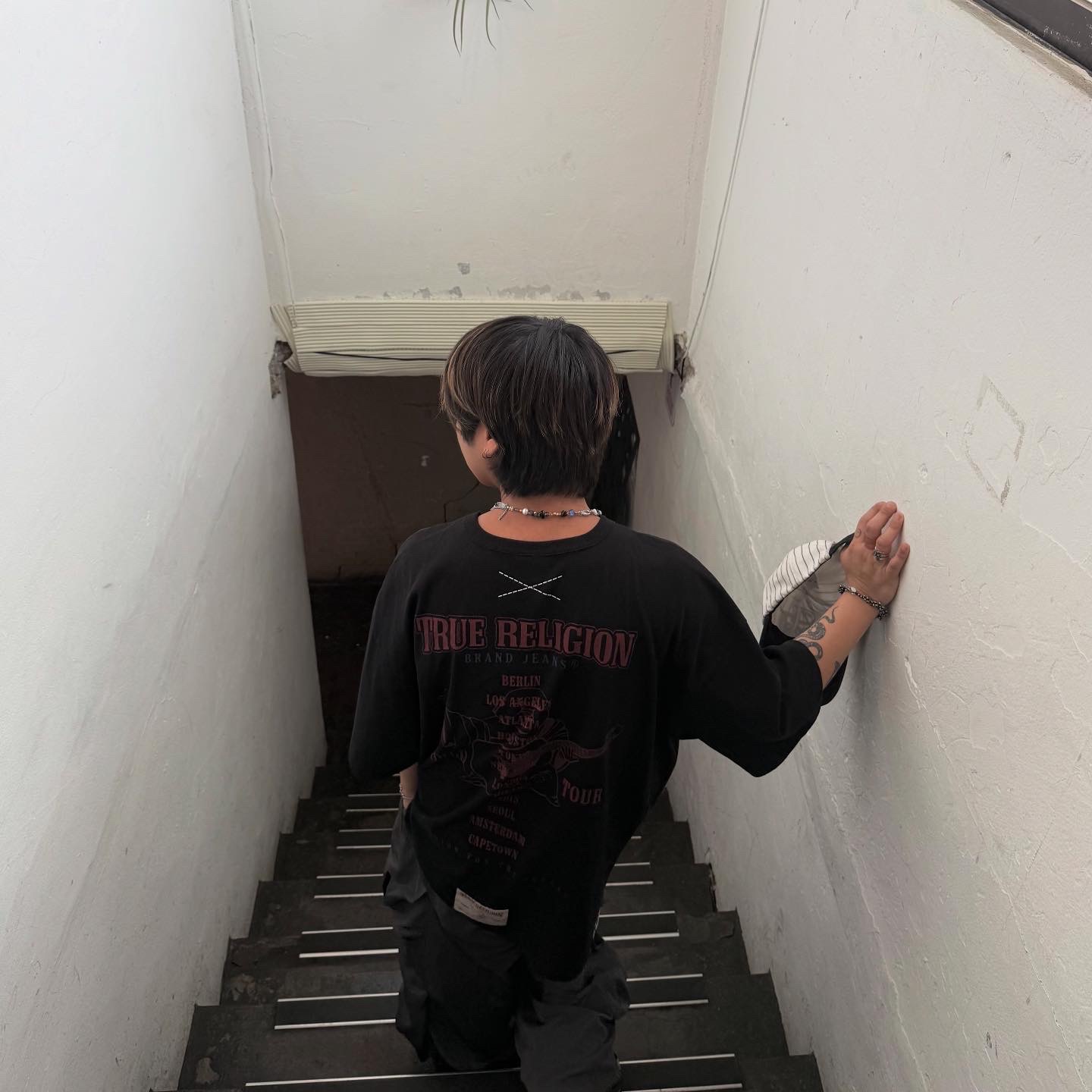True Religion TR World Tour T-Shirt Black 착용 스타일 - 3