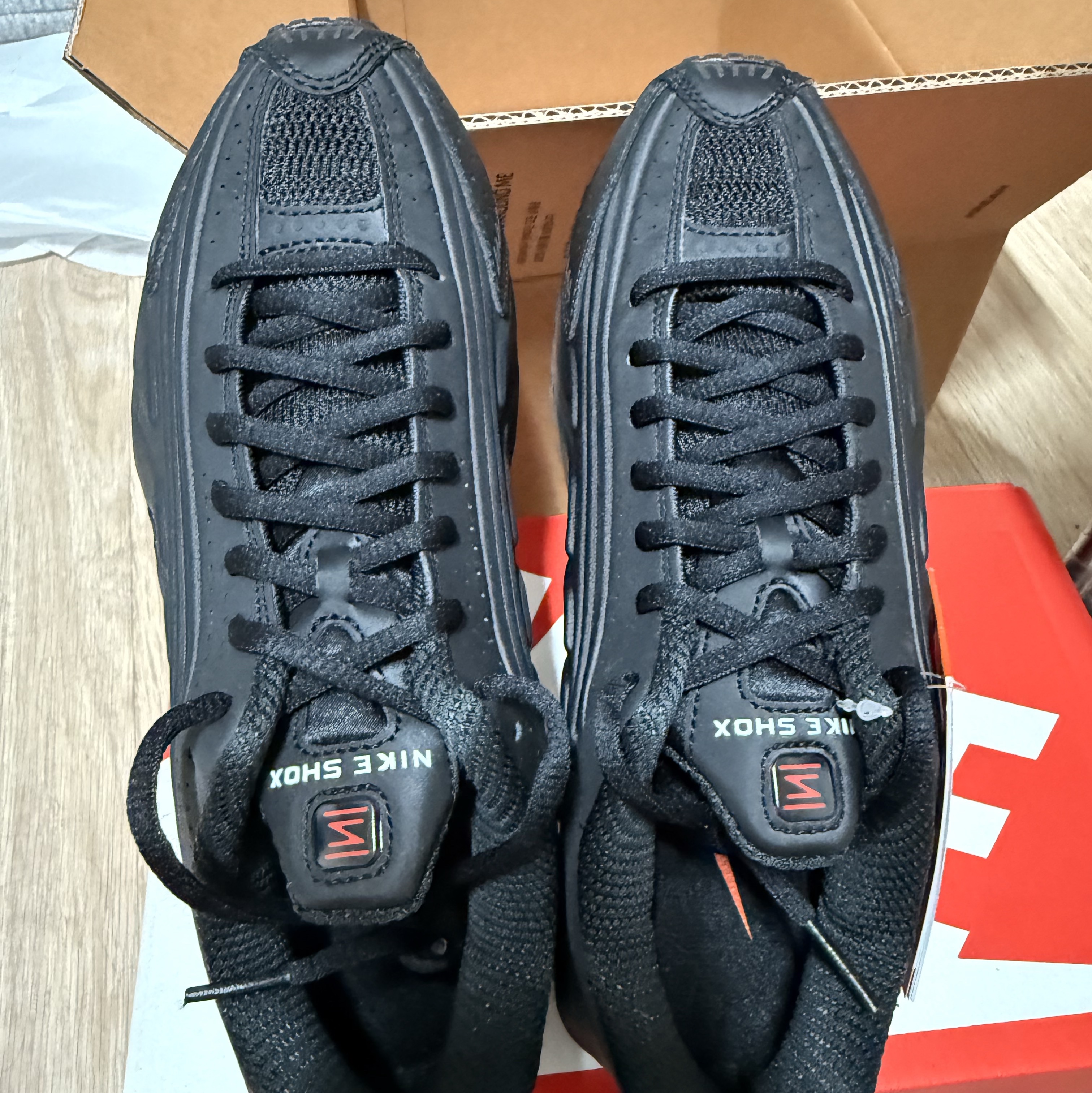 (W) Nike Shox R4 Black 착용 스타일 - 2