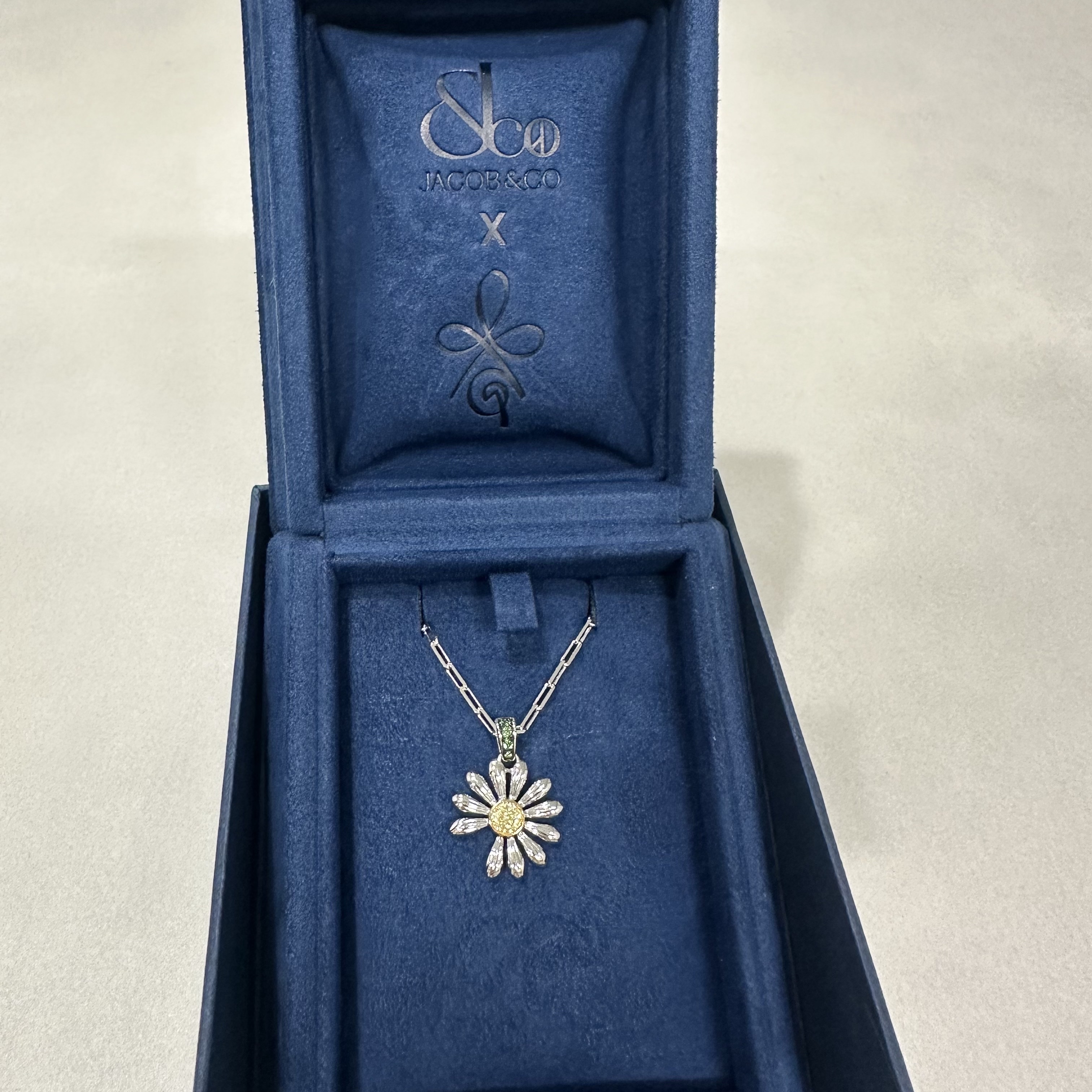 Jacob & Co x Peaceminusone Pendant Sterling Silver & Yellow Gold 착용 스타일 - 2