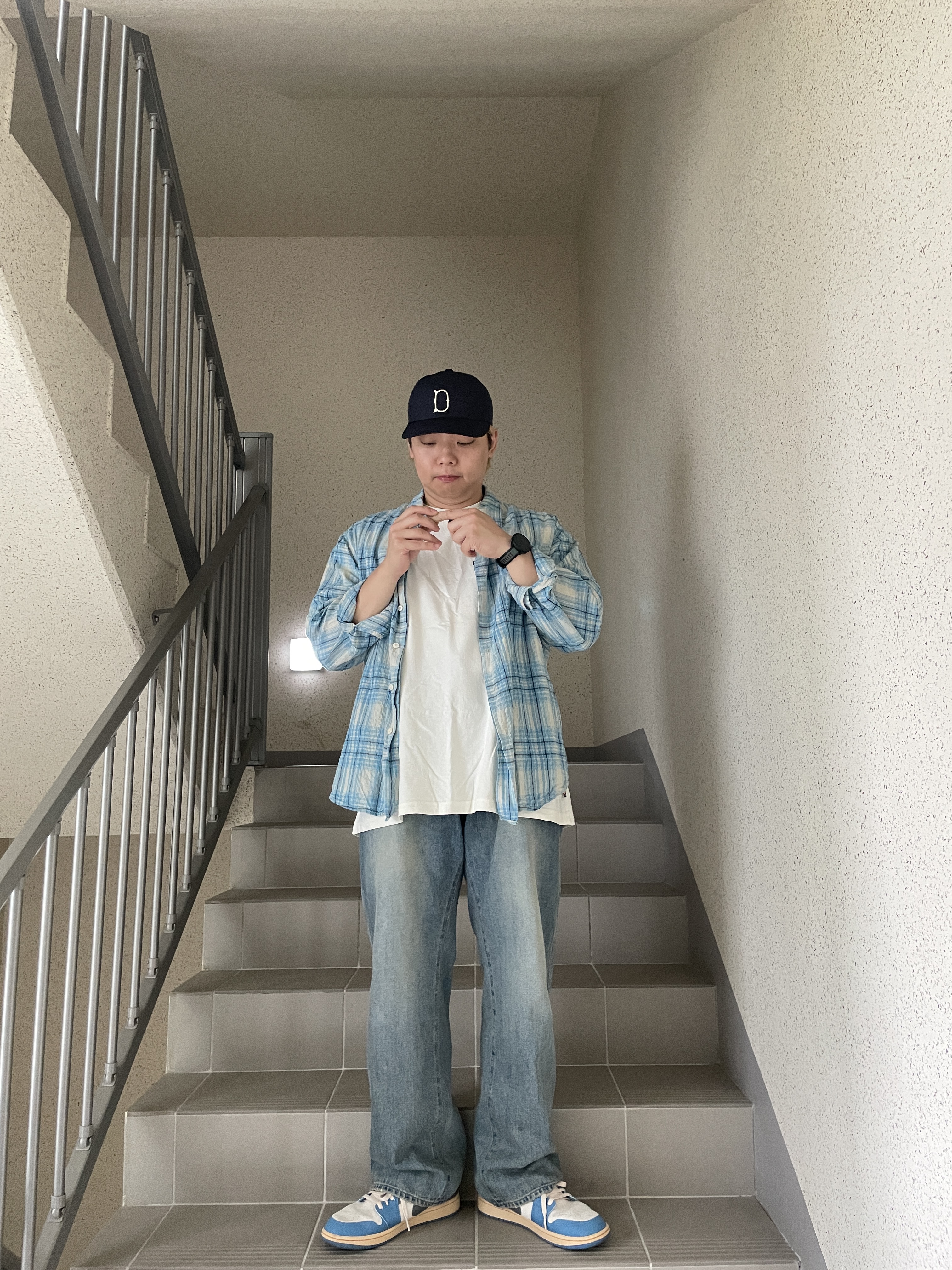 Jordan 1 Low SE Tokyo 96, Honor the Gift Inner City Auto Service SS Tee Bone 착용 스타일 - 5