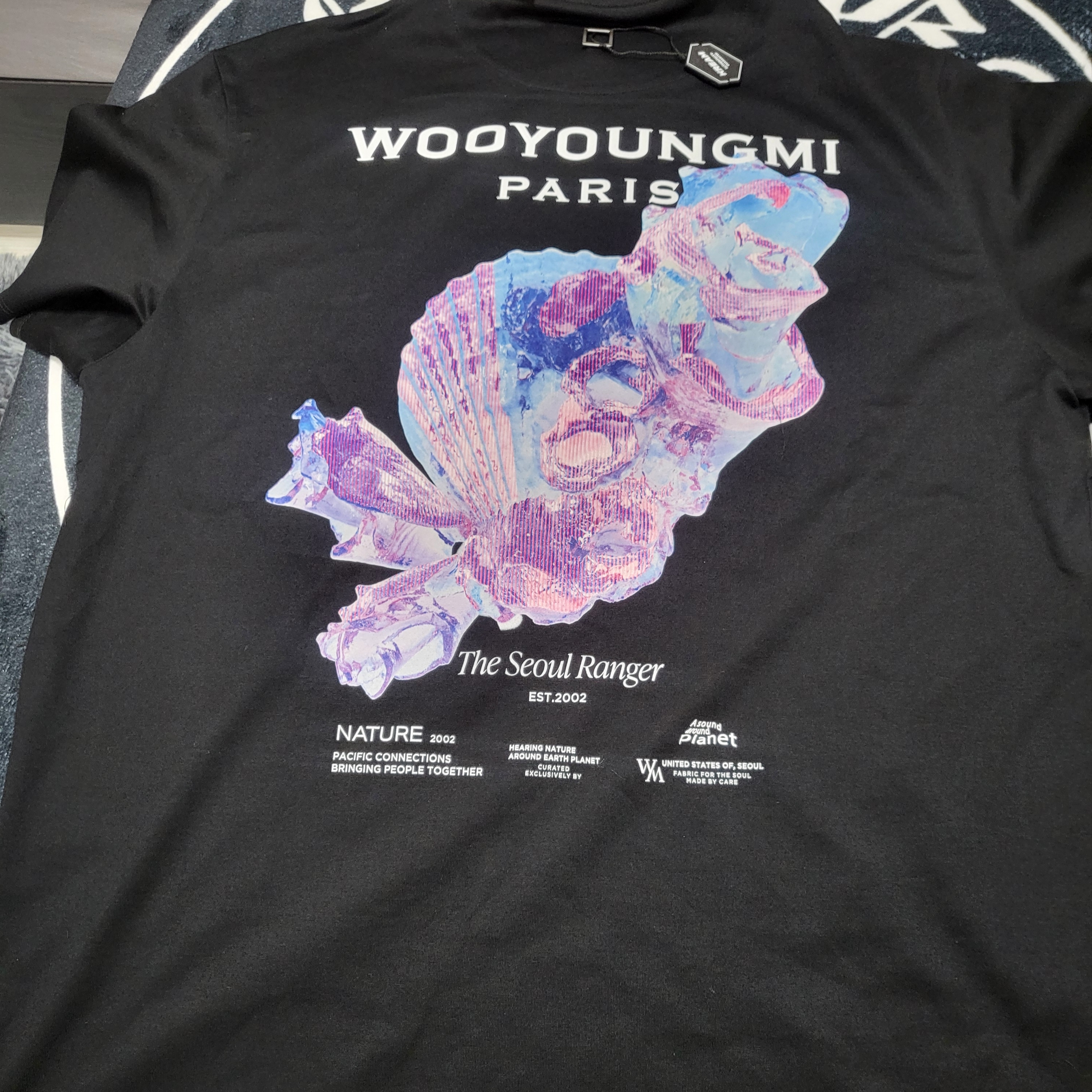 Wooyoungmi 3D Coral Back Logo T-Shirt Black - 25SS 착용 스타일 - 1