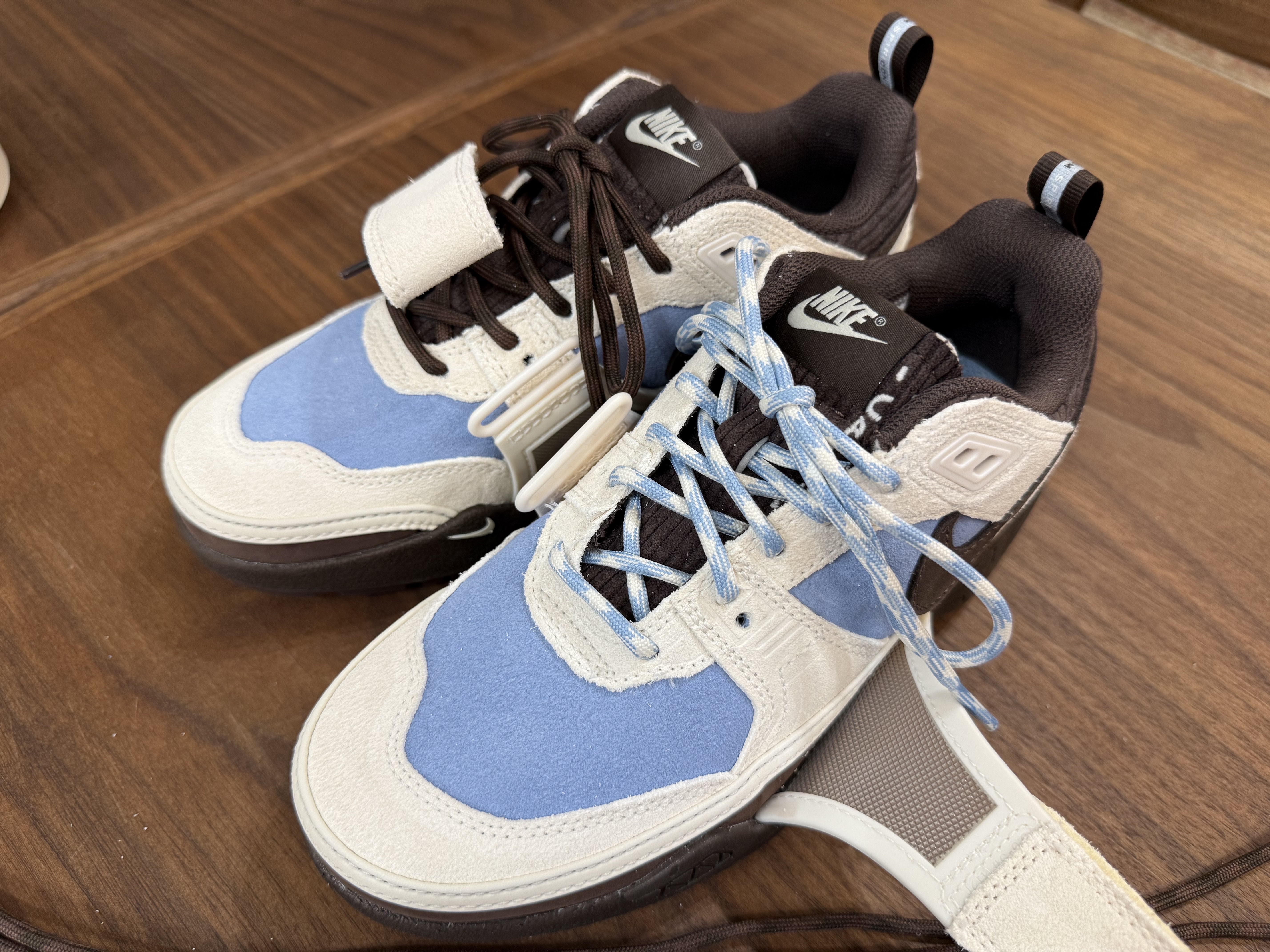 Nike x Travis Scott Zoom Field Jaxx Pale Ivory and Leche Blue 착용 스타일 - 6