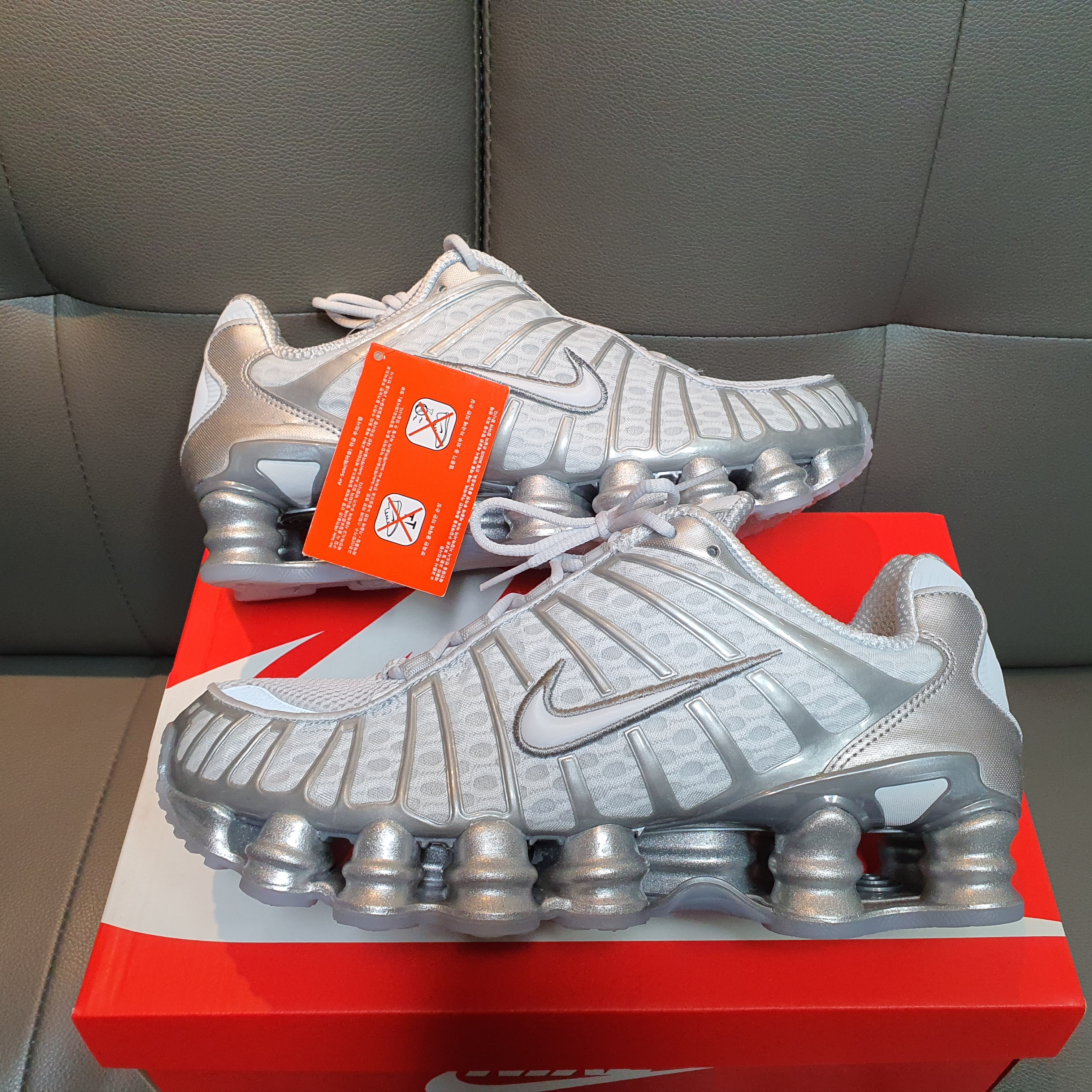 (W) Nike Shox TL Pure Platinum and Metallic Silver 착용 스타일
