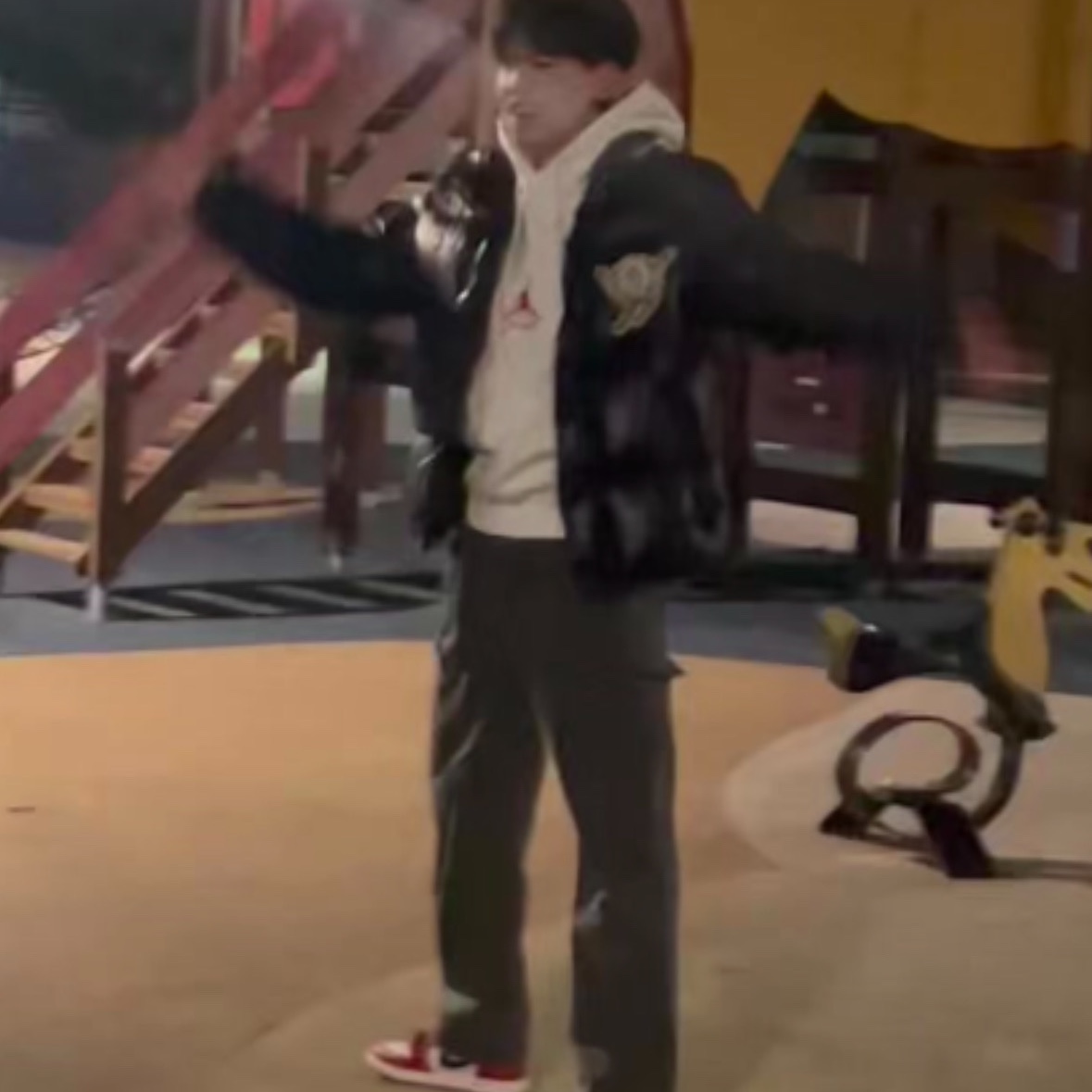 Chrome Hearts Horseshoe Floral Fleece Zip-Up Hoodie Black, Jordan x Off-White Fleece Pullover Hoodie Sail - Asia 착용 스타일 - 4