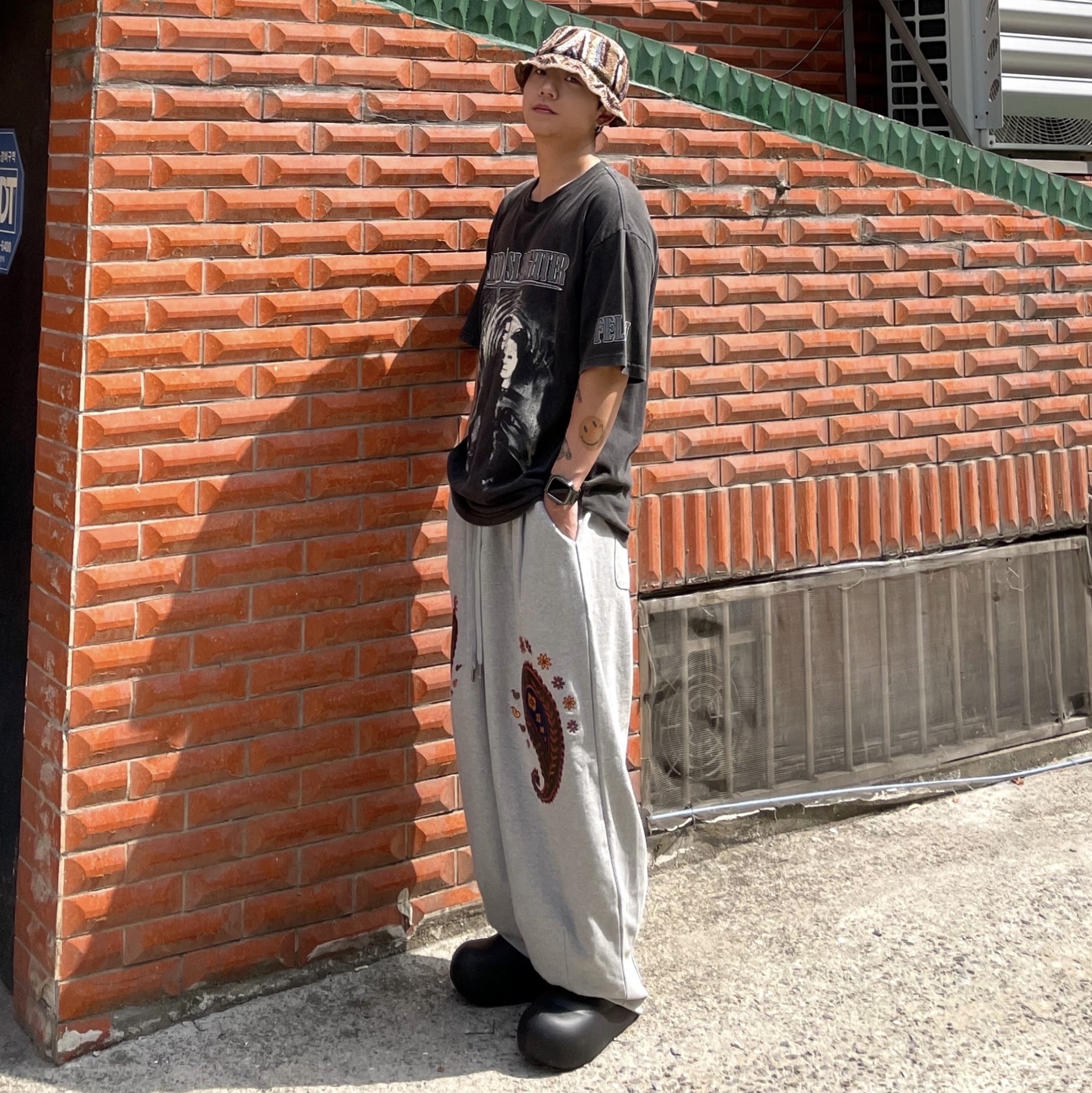 Kapital 7G Knit Gaudy Bucket Hat Gold Brown 착용 스타일 - 1