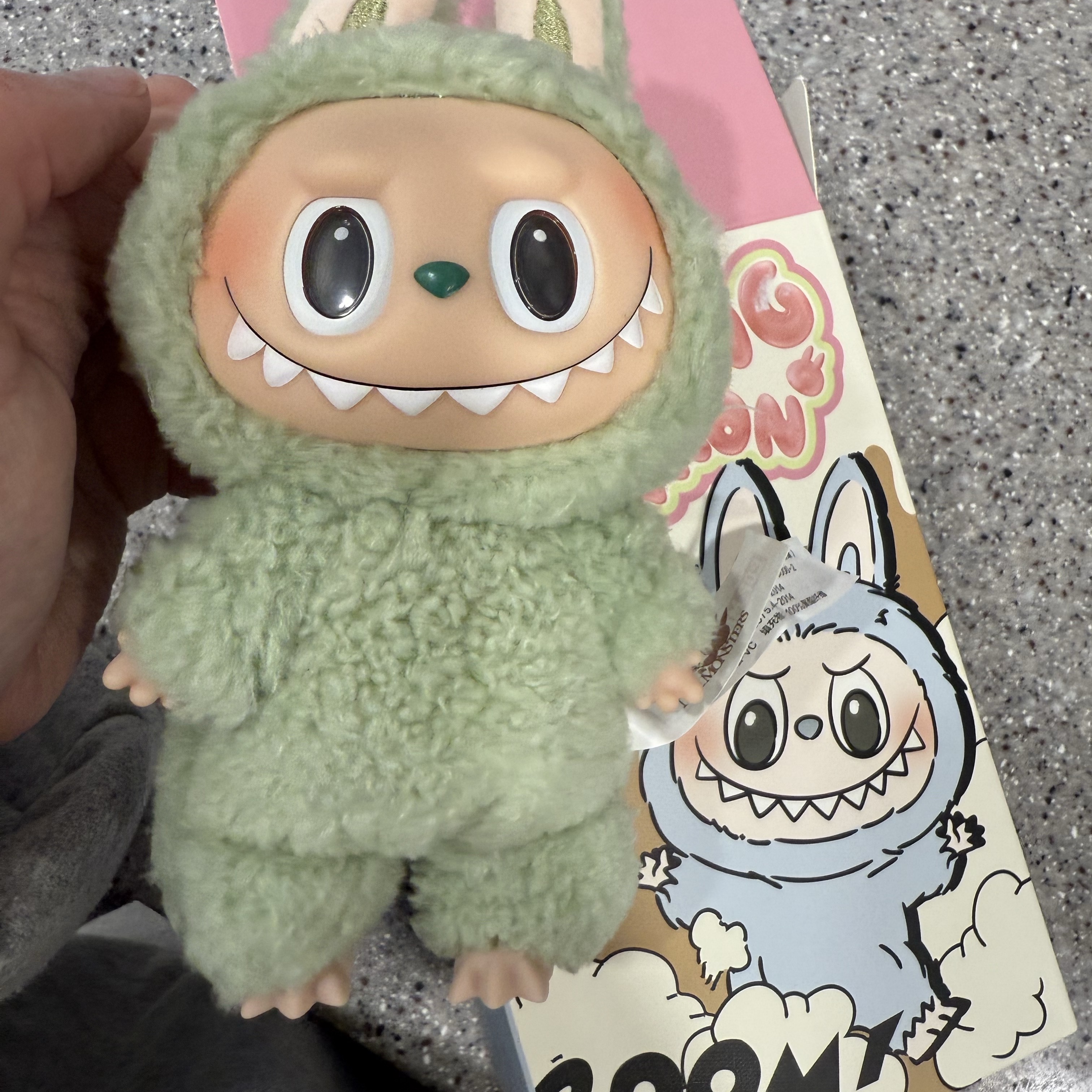 Pop Mart The Monsters Labubu Tasty Macarons Series Sealed Case (1 Blind Box) 착용 스타일 - 3