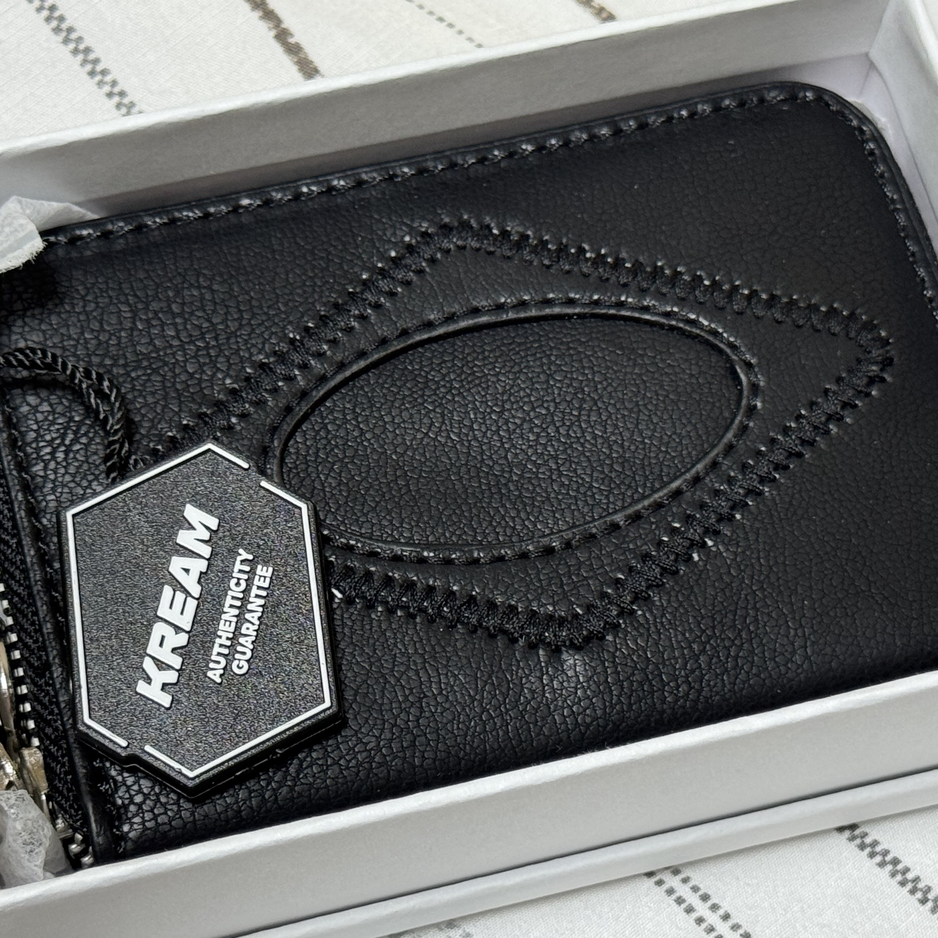 Mischief Rhombus Zip Around Wallet Black 착용 스타일 - 1