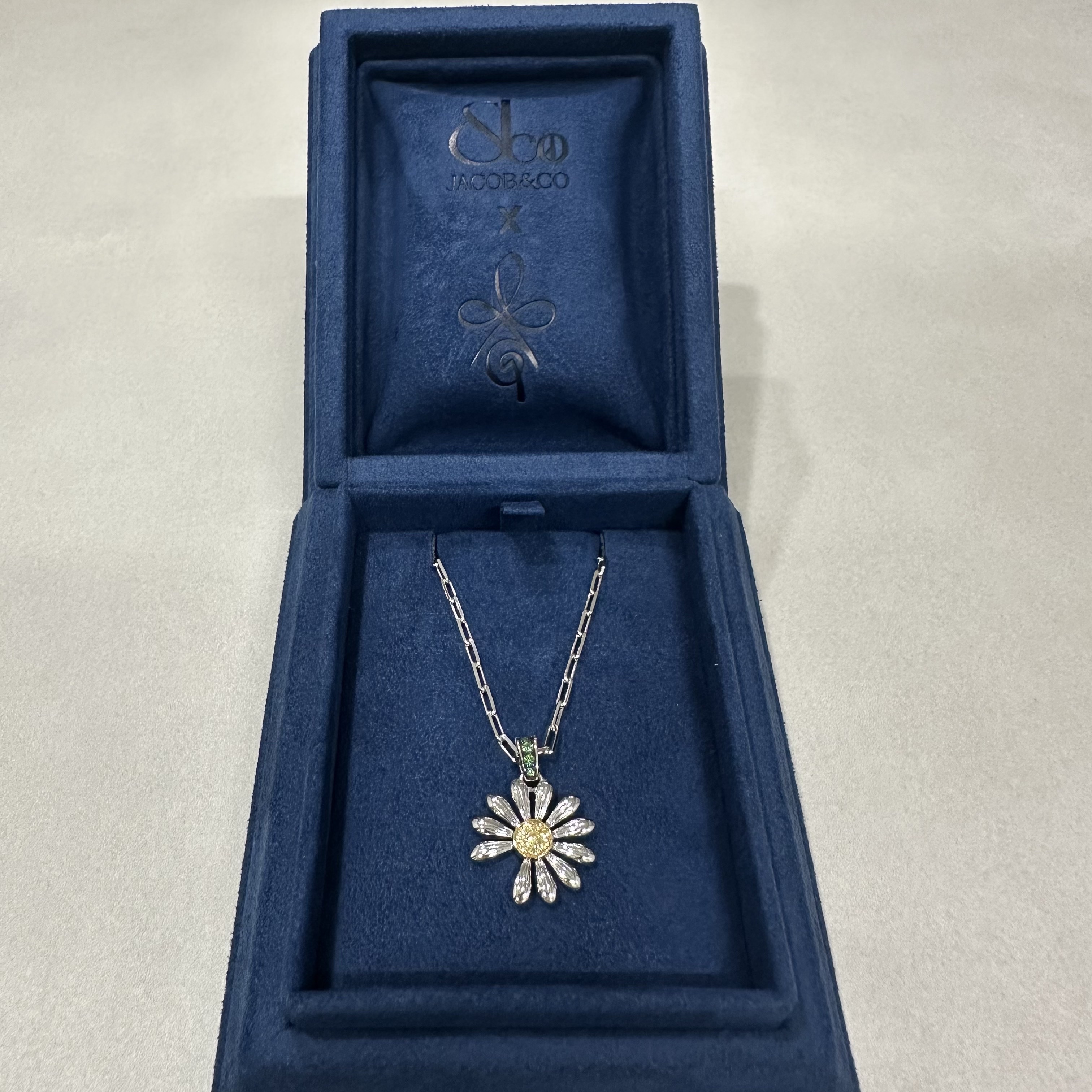 Jacob & Co x Peaceminusone Pendant Sterling Silver & Yellow Gold 착용 스타일 - 3