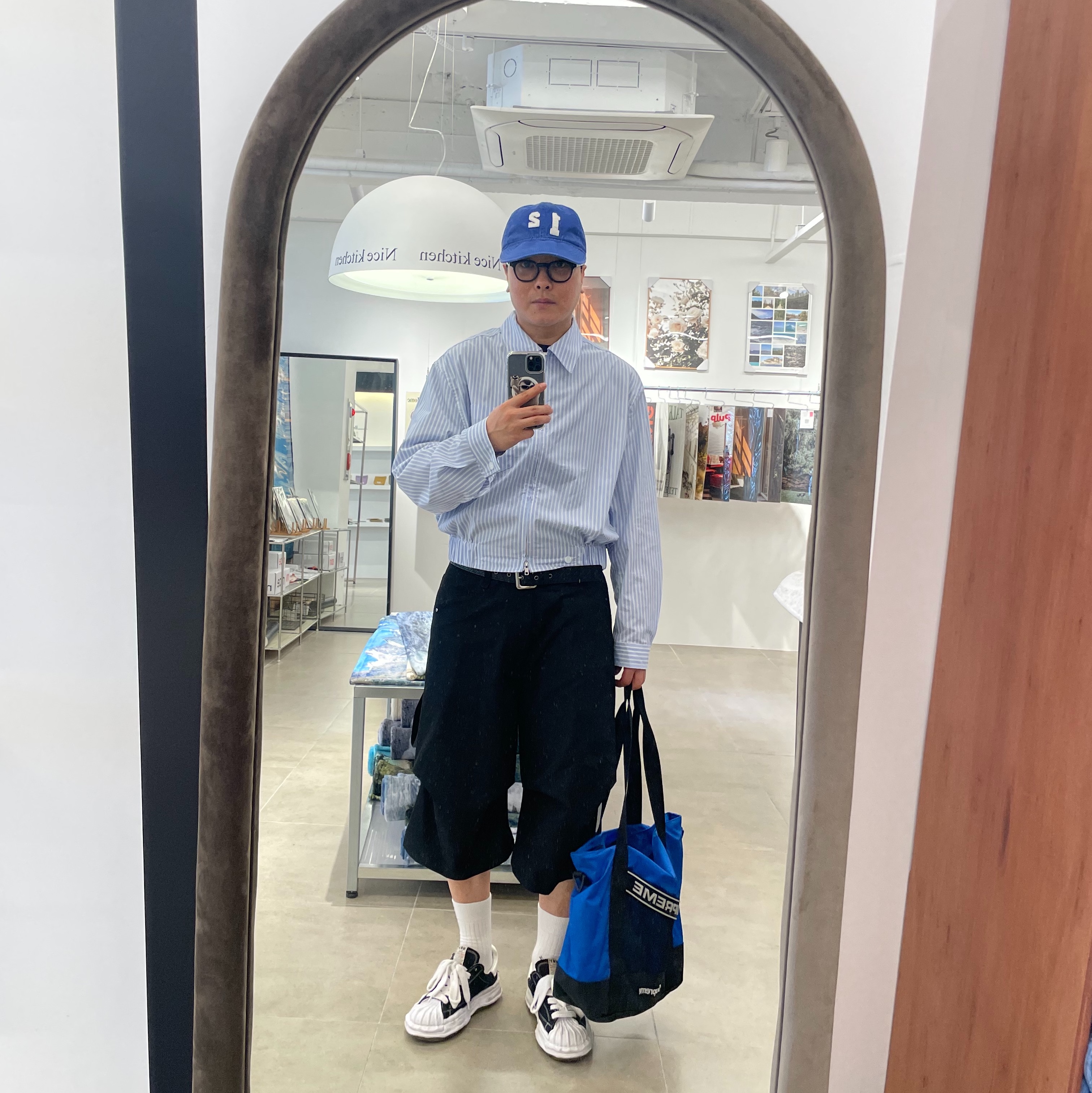 Nonnod Alpine Carpenter Shorts Matt Black, Maison Mihara Yasuhiro Blakey OG Sole Canvas Low-top Sneakers Black White 착용 스타일