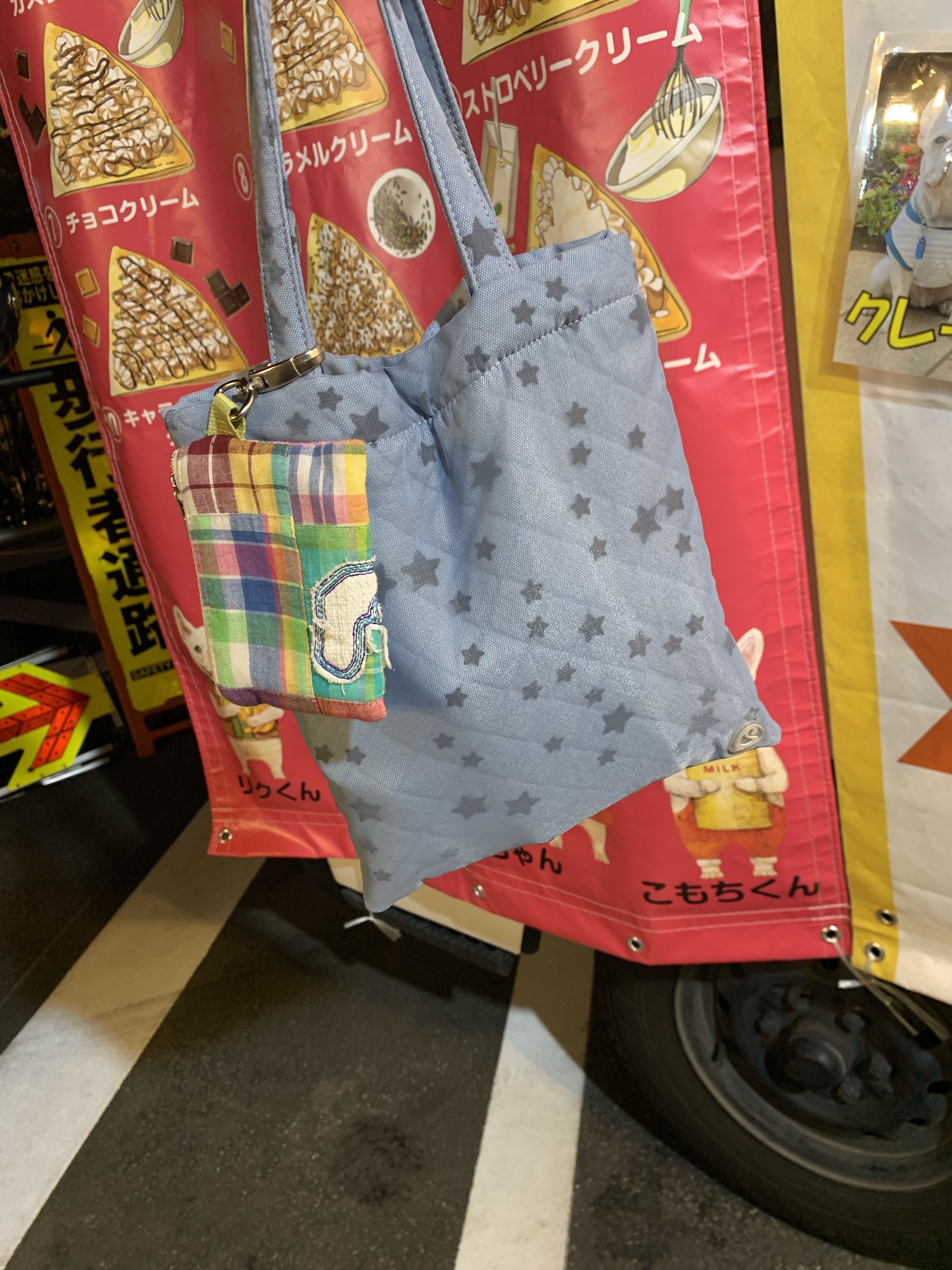 COYSEIO Milky Star Tote Bag Sky Blue 착용 스타일