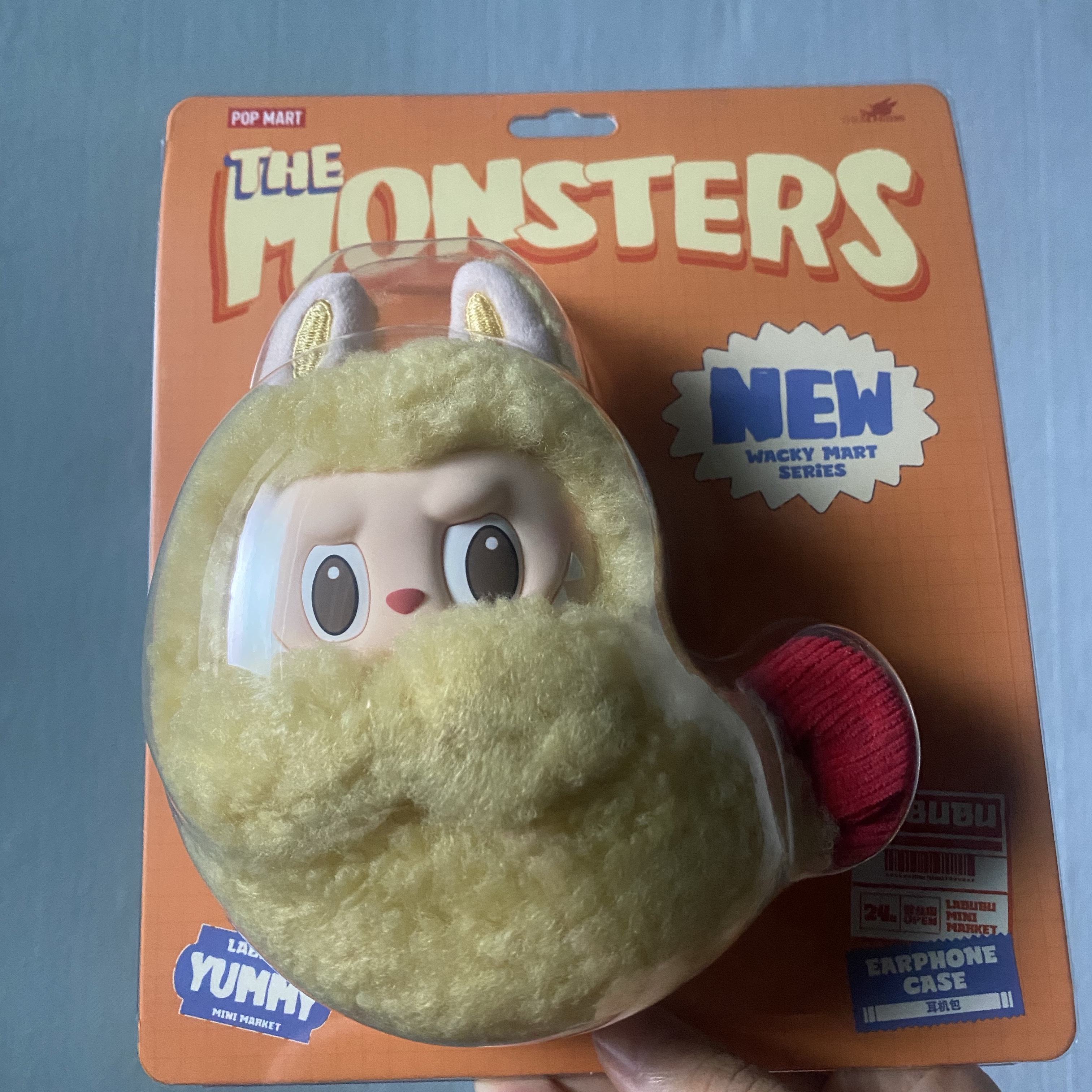 Pop Mart Labubu The Monsters Wacky Mart Series Earphone Case 착용 스타일