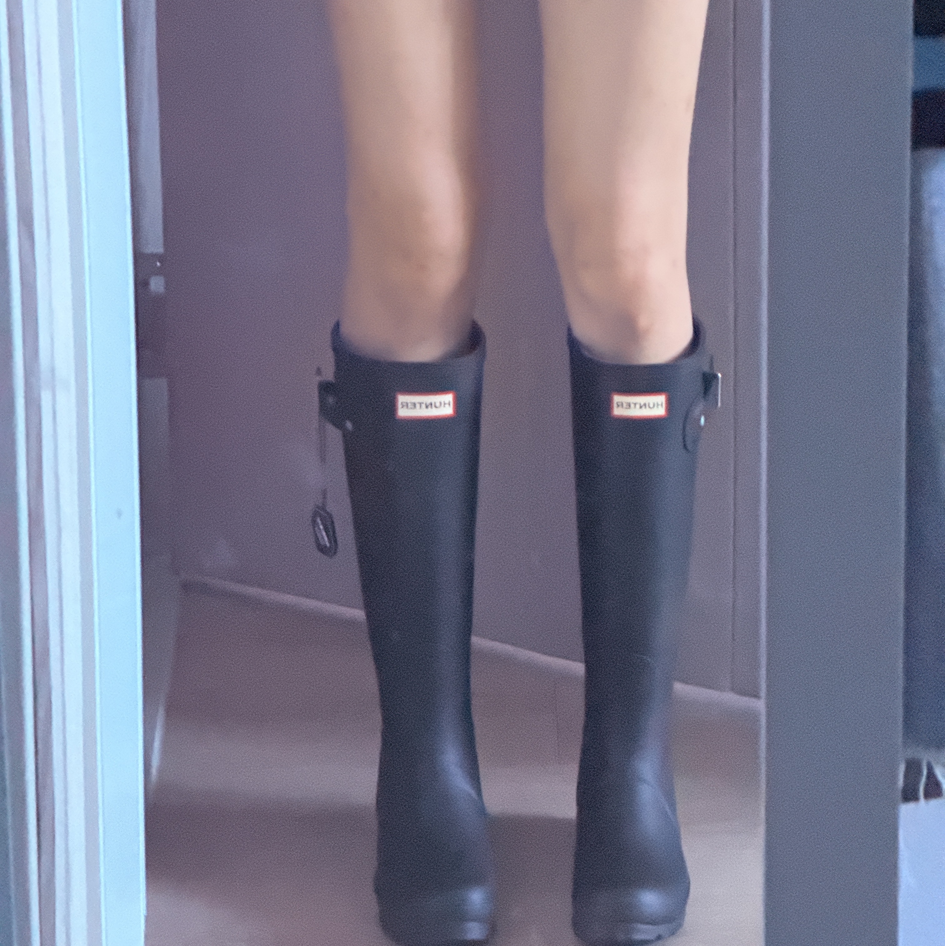 (W) Hunter Original Tall Rain Boots Black 착용 스타일 - 2