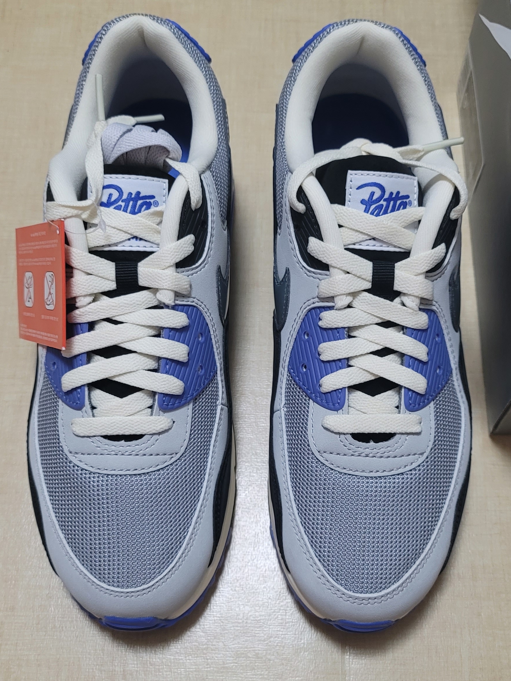 Nike x Patta Air Max 90 Sapphire and Particle Grey 착용 스타일 - 1