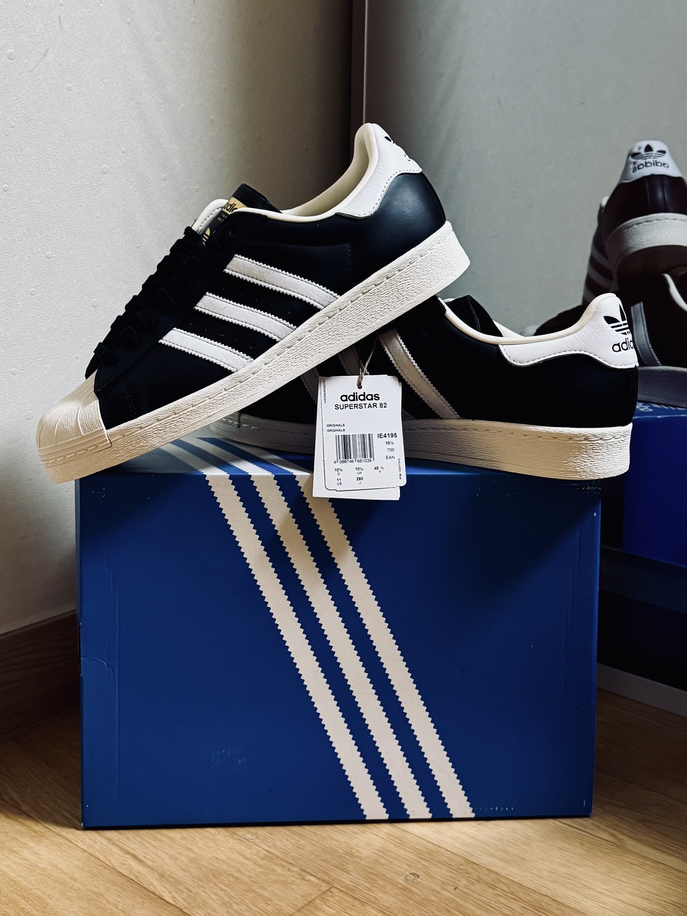 Adidas Superstar 82 FI Core Black 착용 스타일