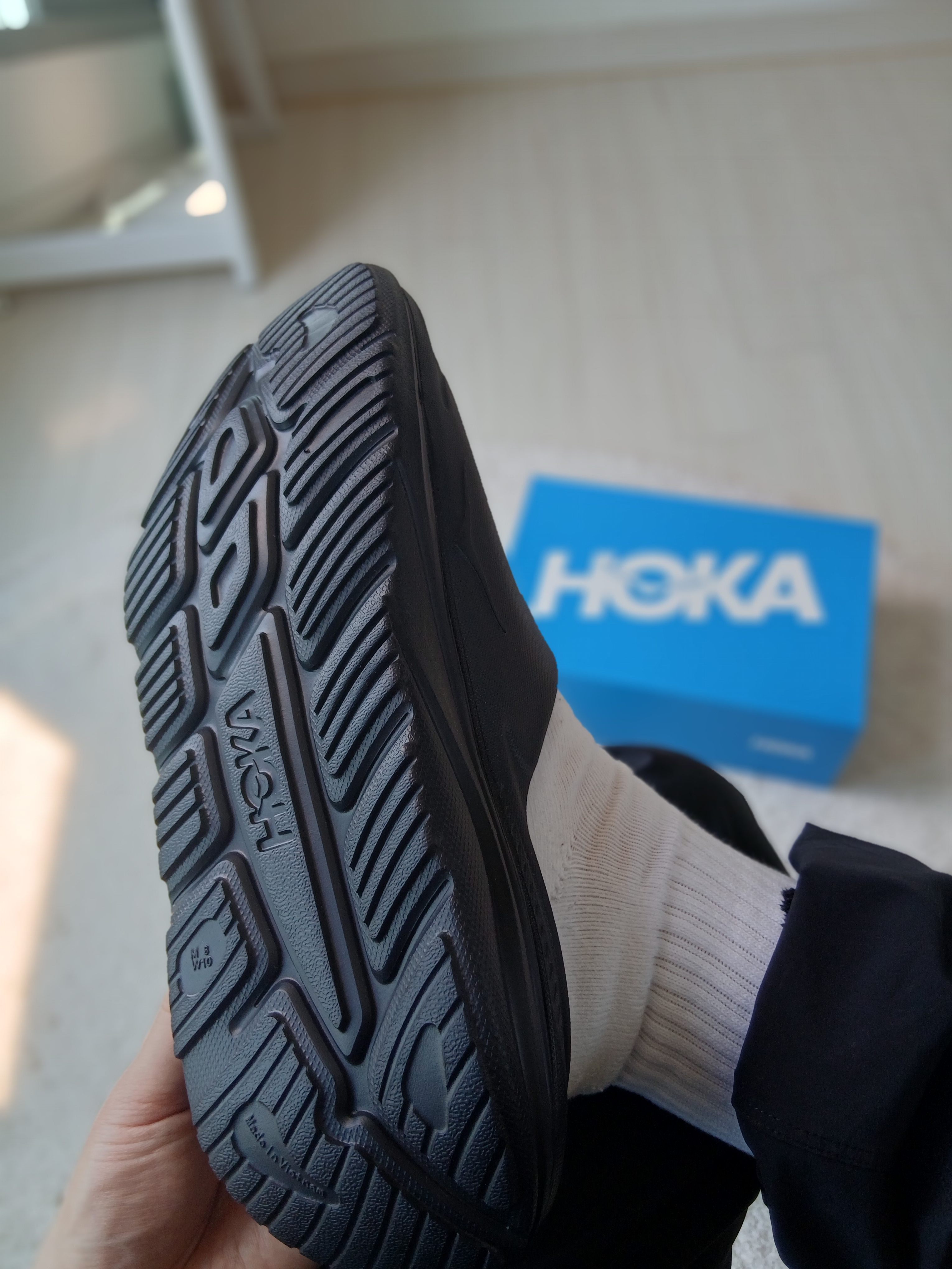 Hoka Ora Athletic Slide Black White, Arc'teryx Incendo Pants Black 착용 스타일 - 6