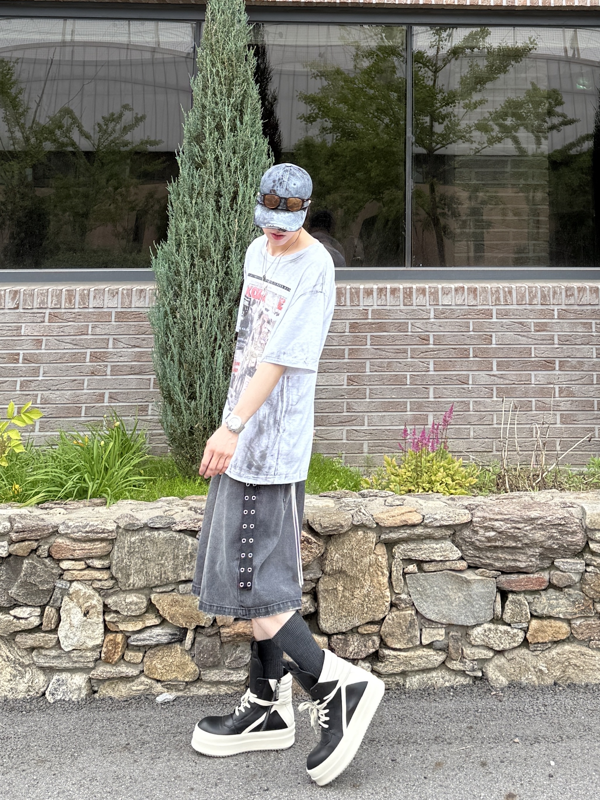 GRAILZ x KOIN SEOUL Magazine T-Shirts Melange Grey, Rick Owens Hollywood Mega Bumper Geobasket in Full Grain Calf Leather Black Milk 착용 스타일 - 9