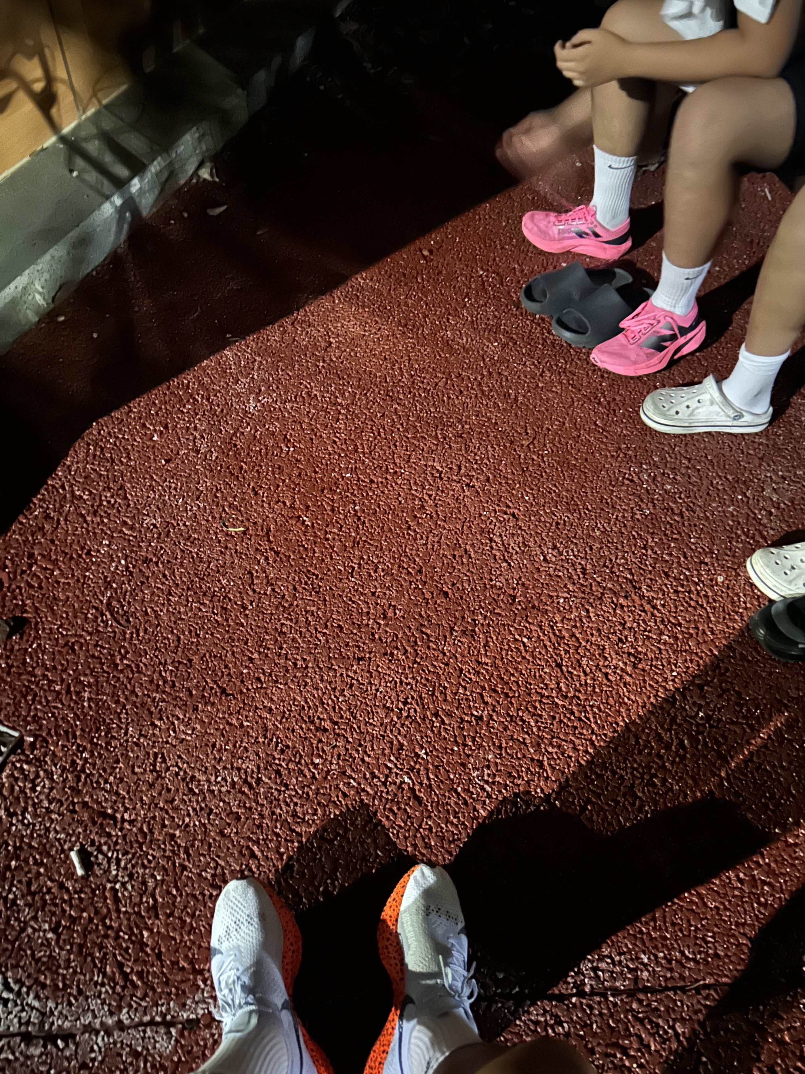 Nike ZoomX Vaporfly Next% 3 Electric, New Balance Fuelcell Rebel v4 Ultra Pink Black - 2E Wide 착용 스타일