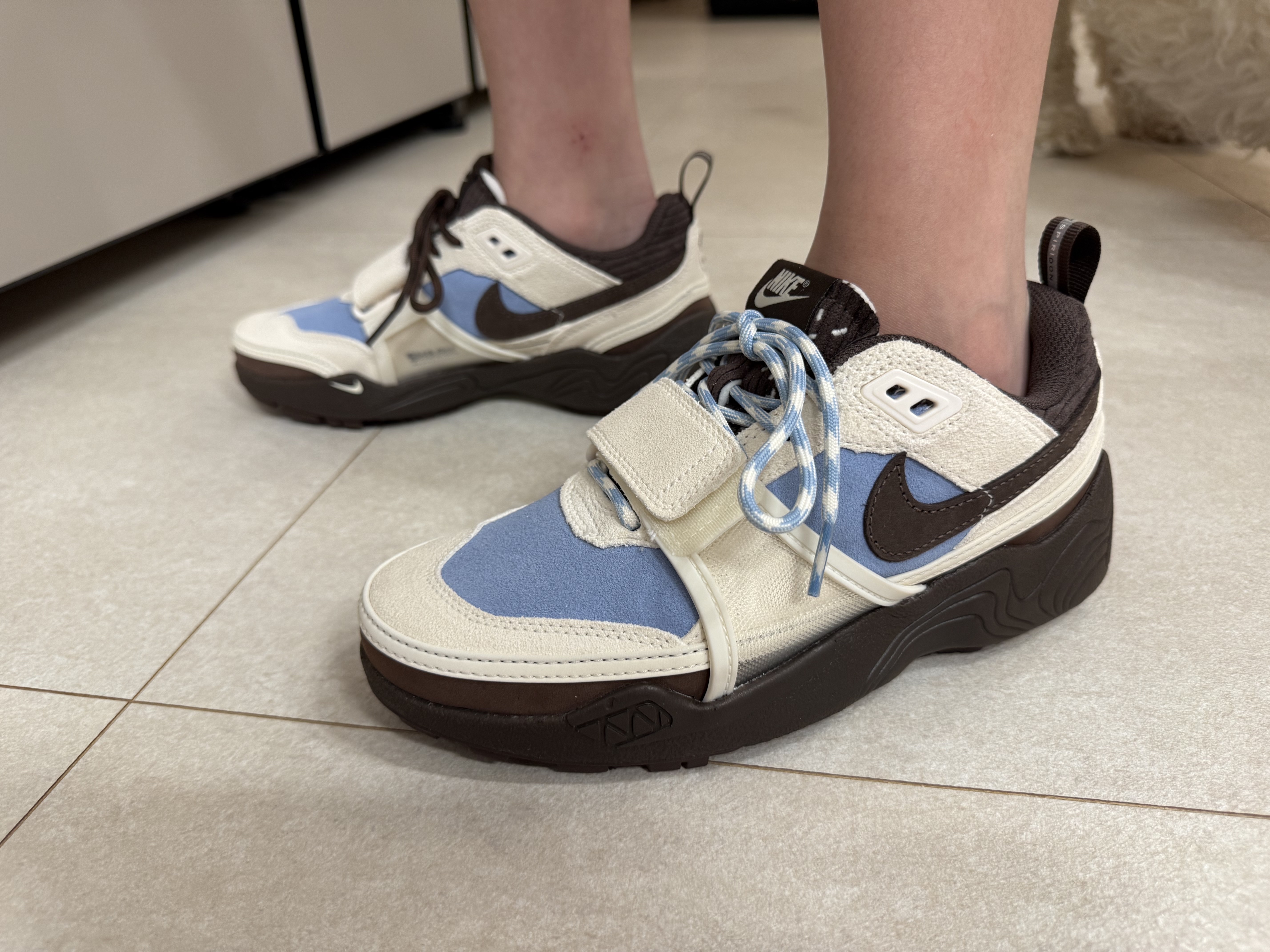 Nike x Travis Scott Zoom Field Jaxx Pale Ivory and Leche Blue 착용 스타일 - 1