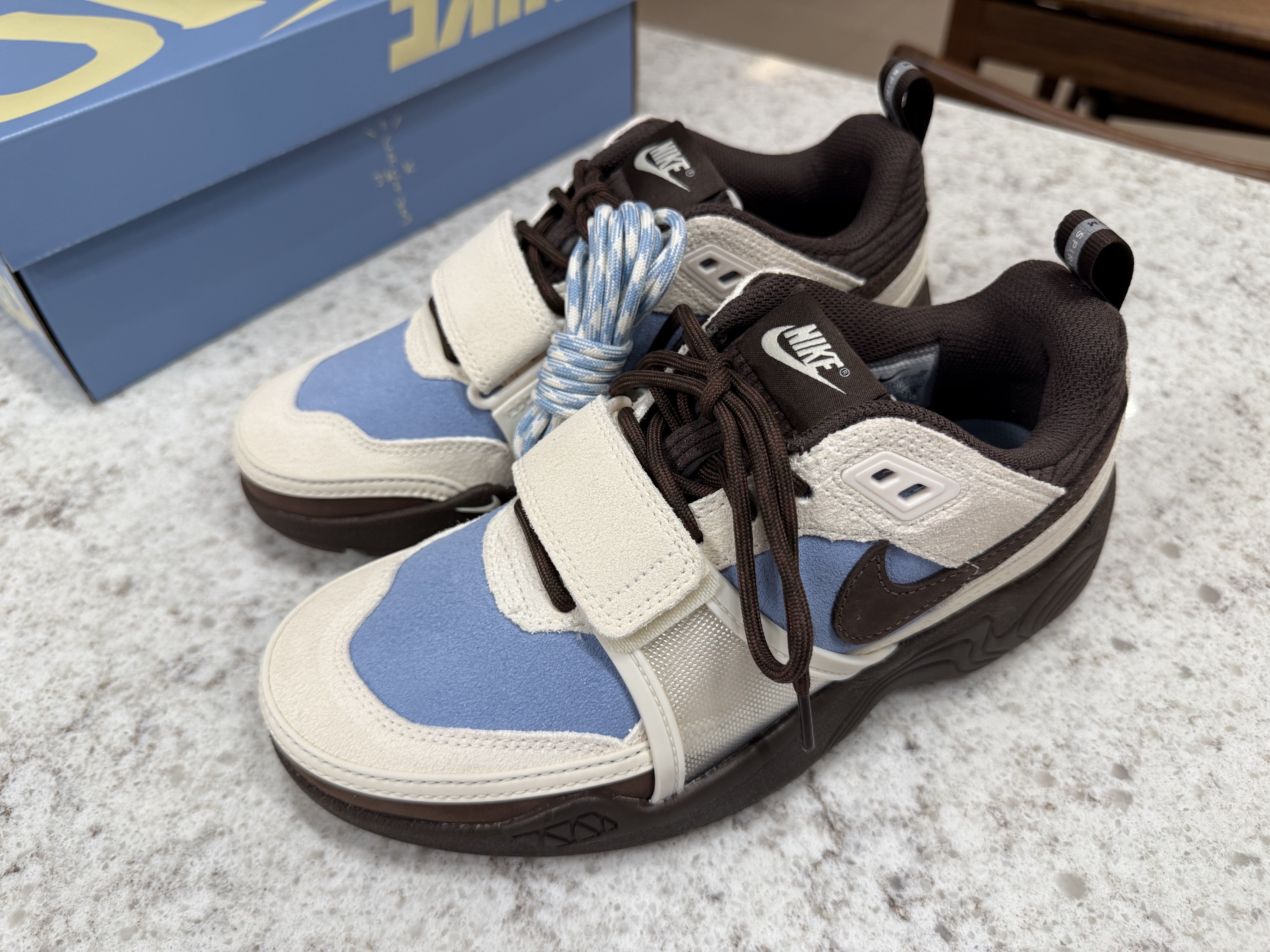 Nike x Travis Scott Zoom Field Jaxx Pale Ivory and Leche Blue 착용 스타일 - 4