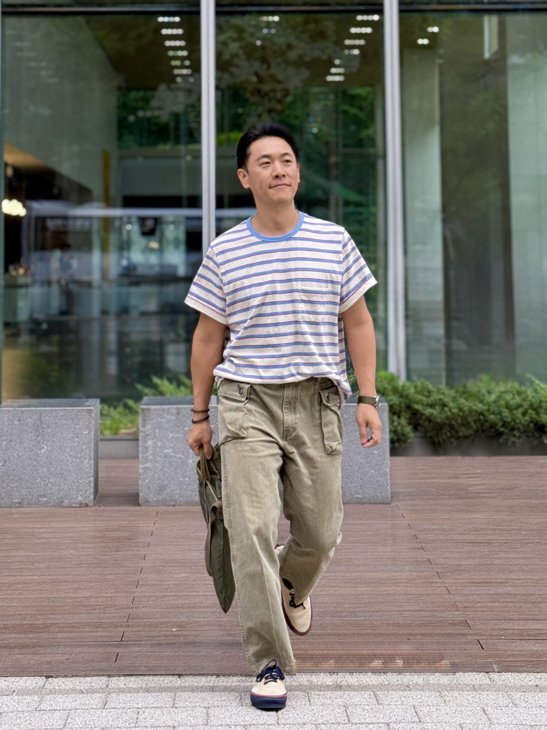 Vans Vault x Nigel Cabourn OG Authentic LX Worn White Navy 착용 스타일 - 5