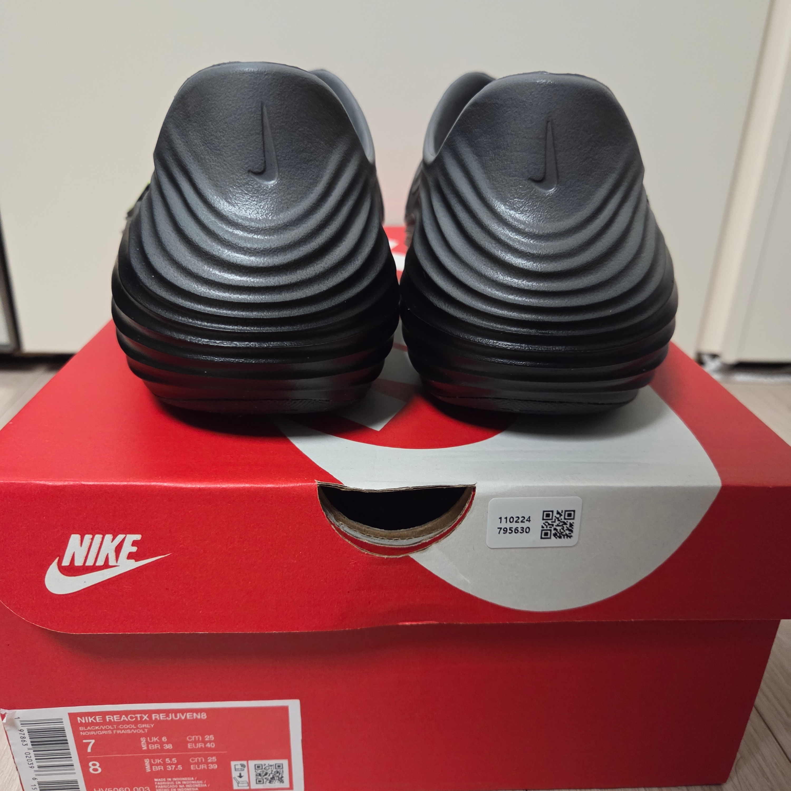 Nike ReactX Rejuven8 Black Cool Grey 착용 스타일 - 3