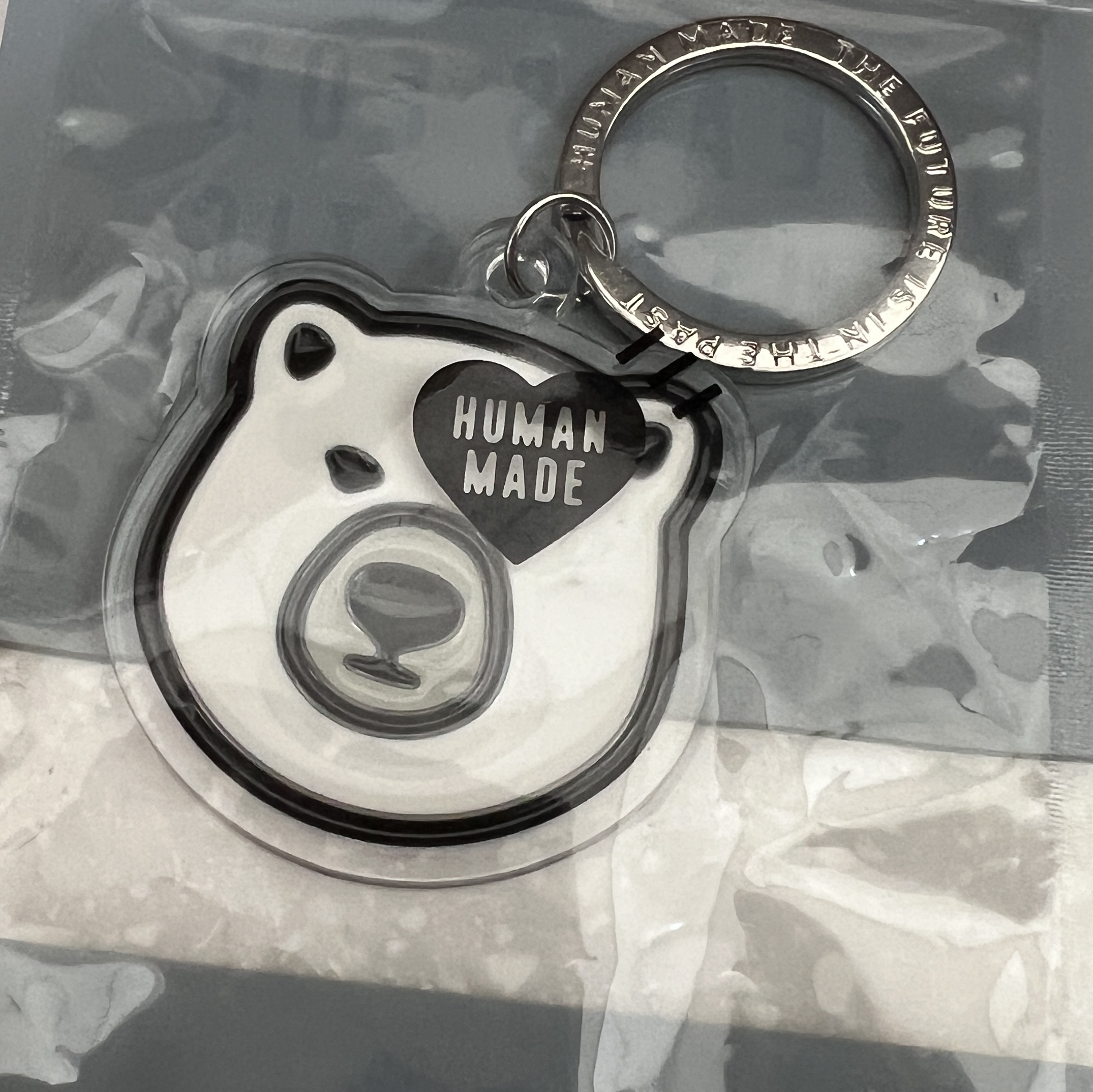Human Made Acrylic Animal Keyring White 착용 스타일