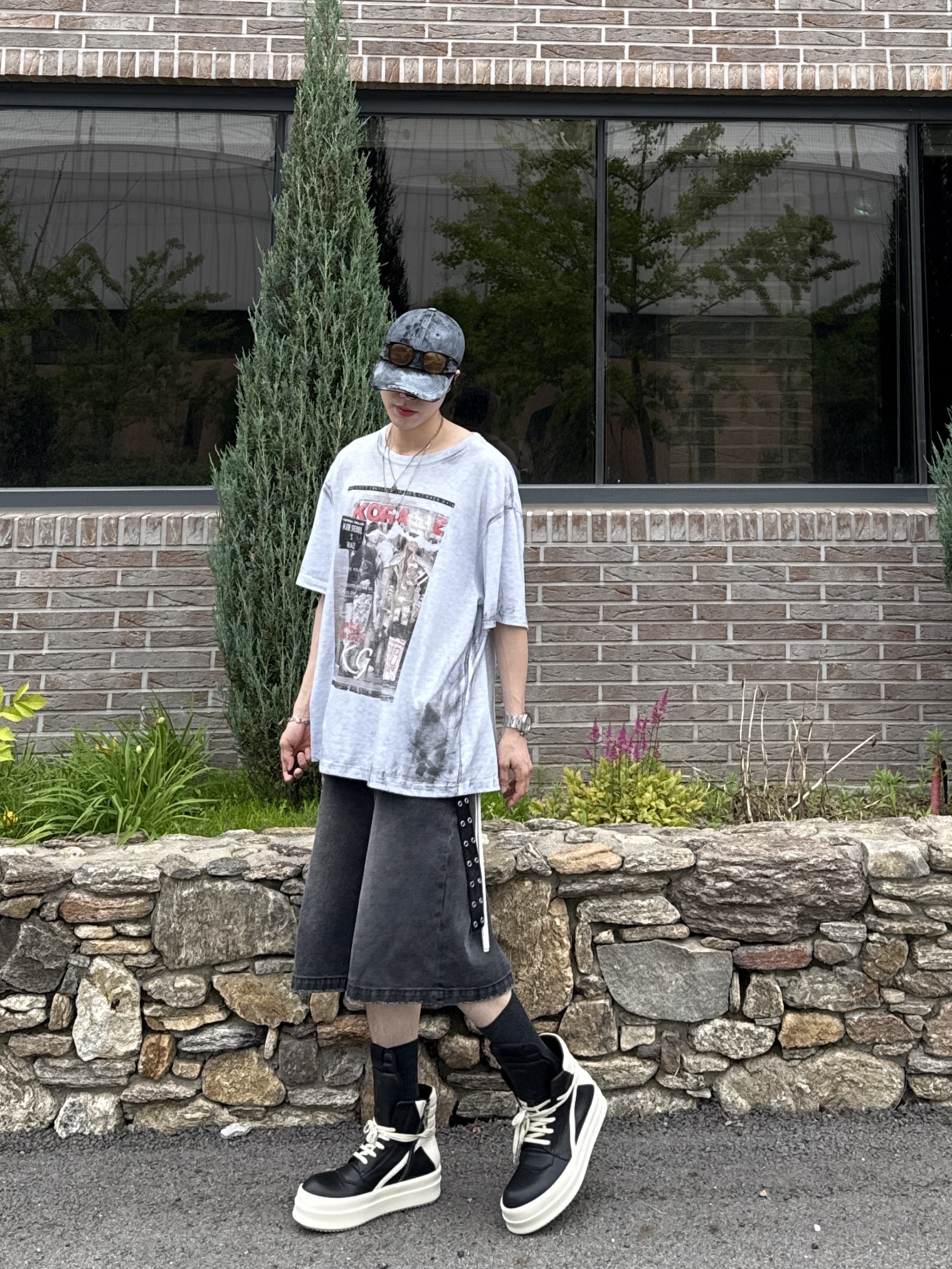 GRAILZ x KOIN SEOUL Magazine T-Shirts Melange Grey, Rick Owens Hollywood Mega Bumper Geobasket in Full Grain Calf Leather Black Milk 착용 스타일 - 7