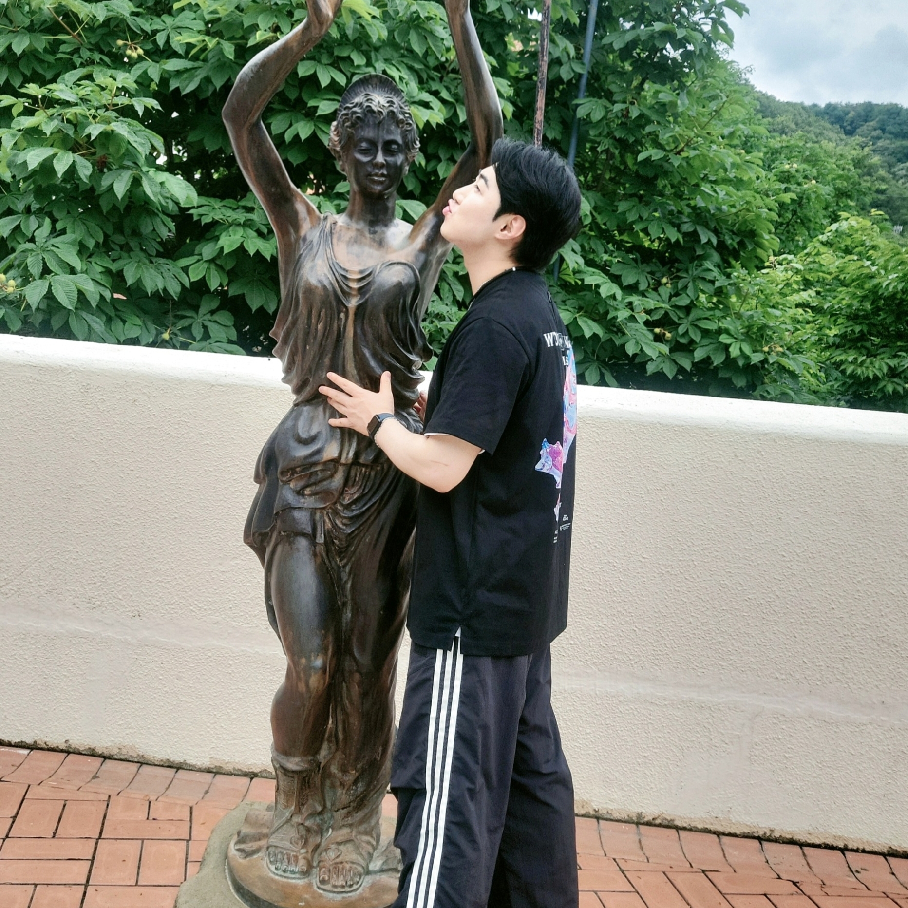 Wooyoungmi 3D Coral Back Logo T-Shirt Black - 25SS 착용 스타일 - 4