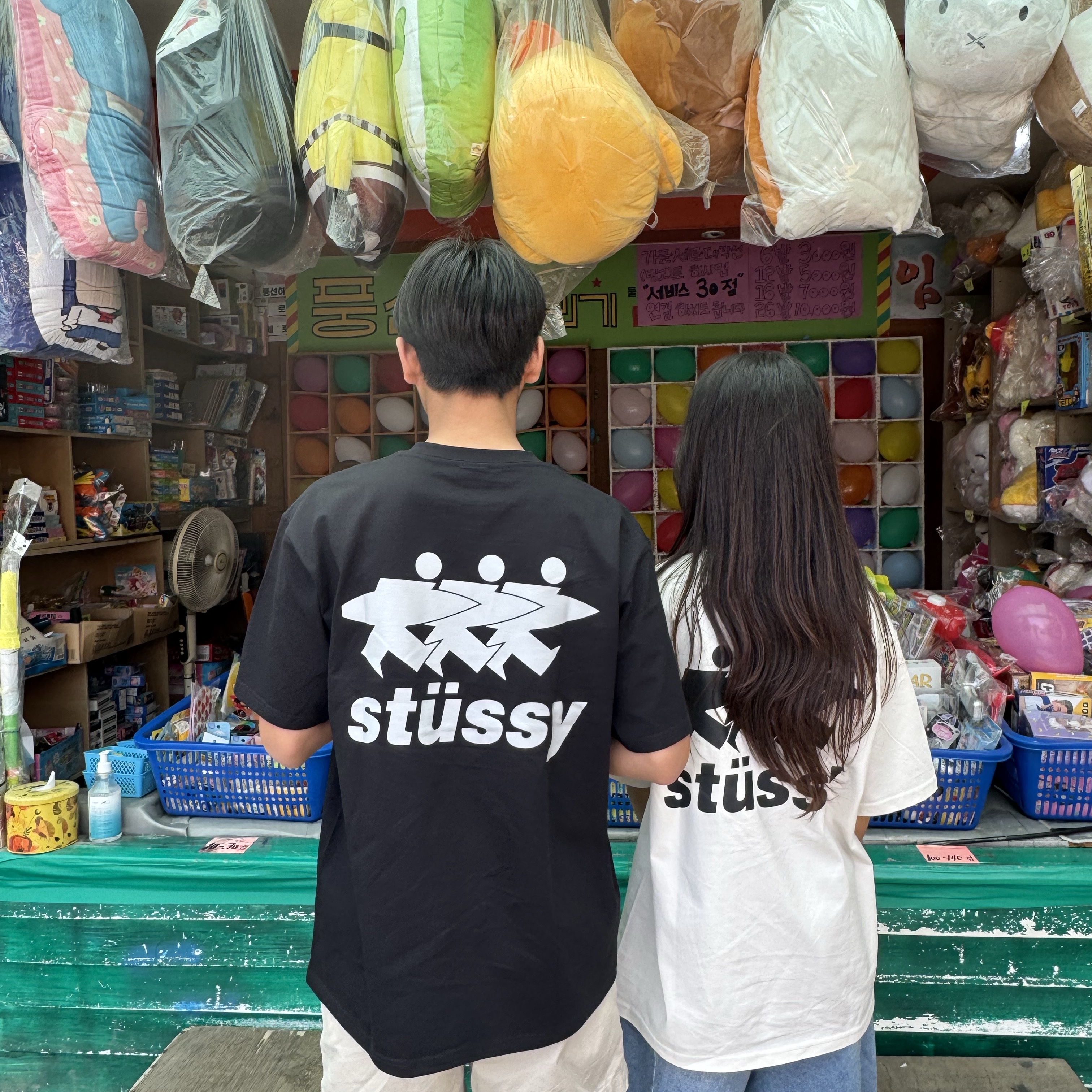 Stussy Surfwalk T-Shirt White, Stussy Surfwalk T-Shirt Black 착용 스타일