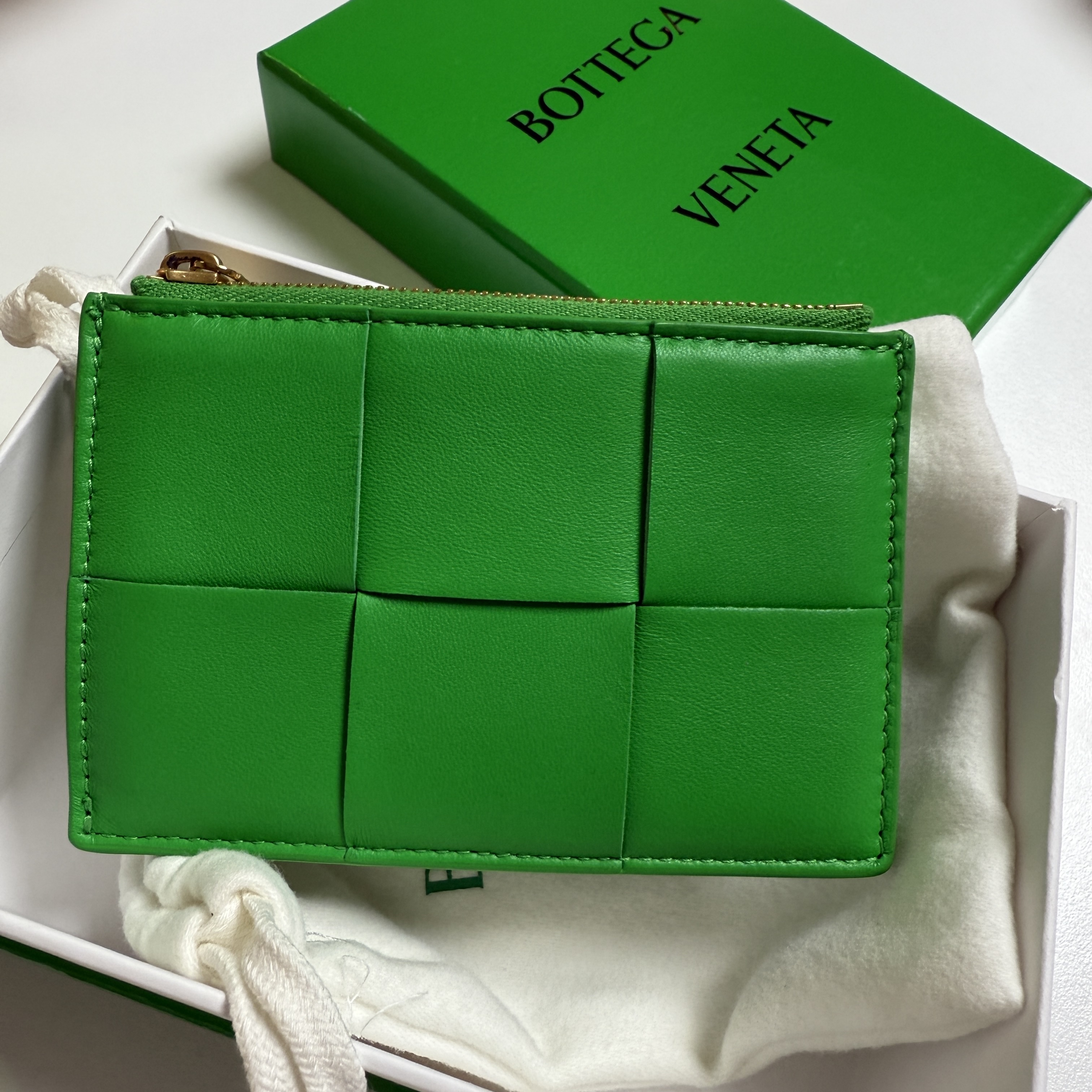 Bottega Veneta Zipped Card Case Parakeet 착용 스타일 - 1