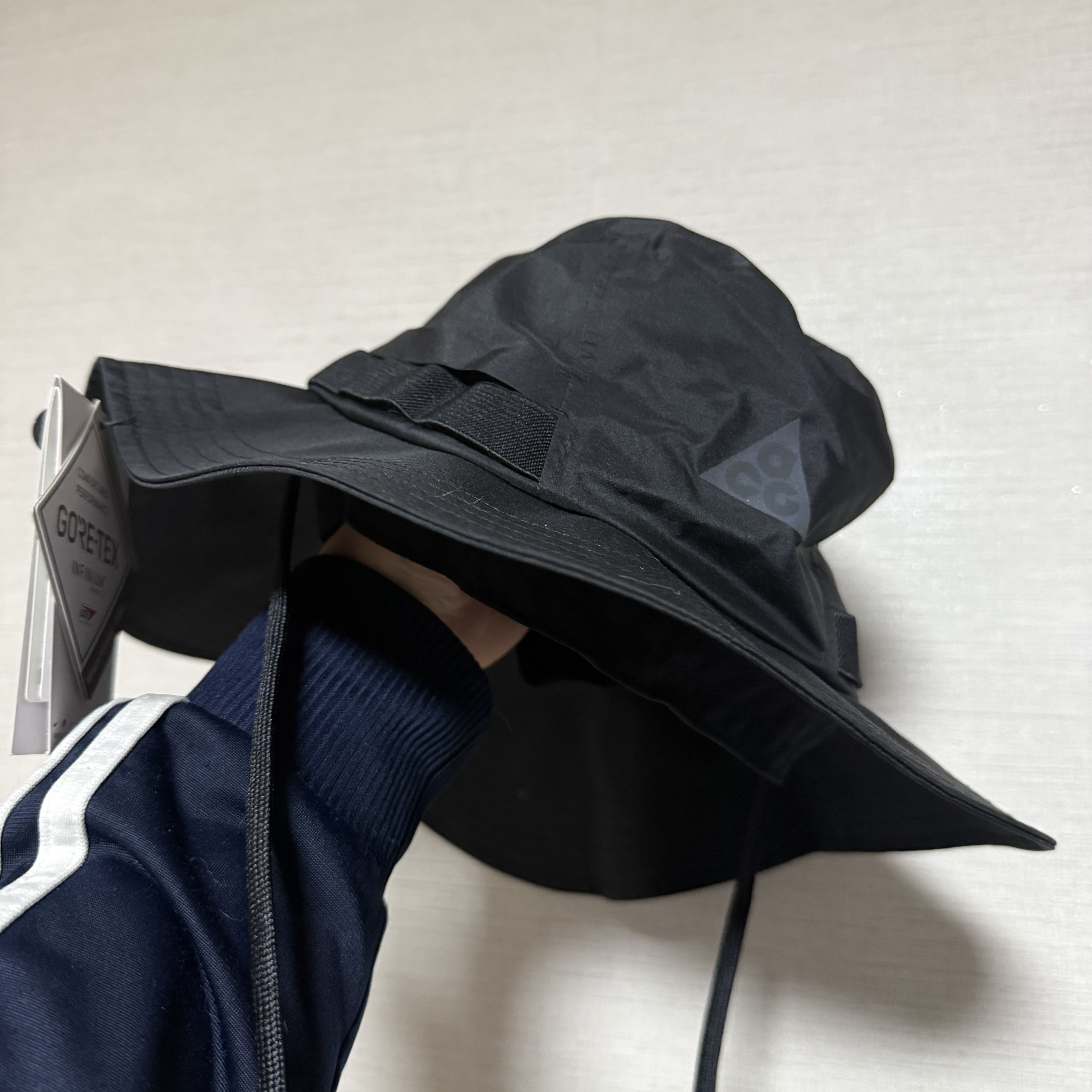Nike ACG Apex Bucket Hat Black 착용 스타일
