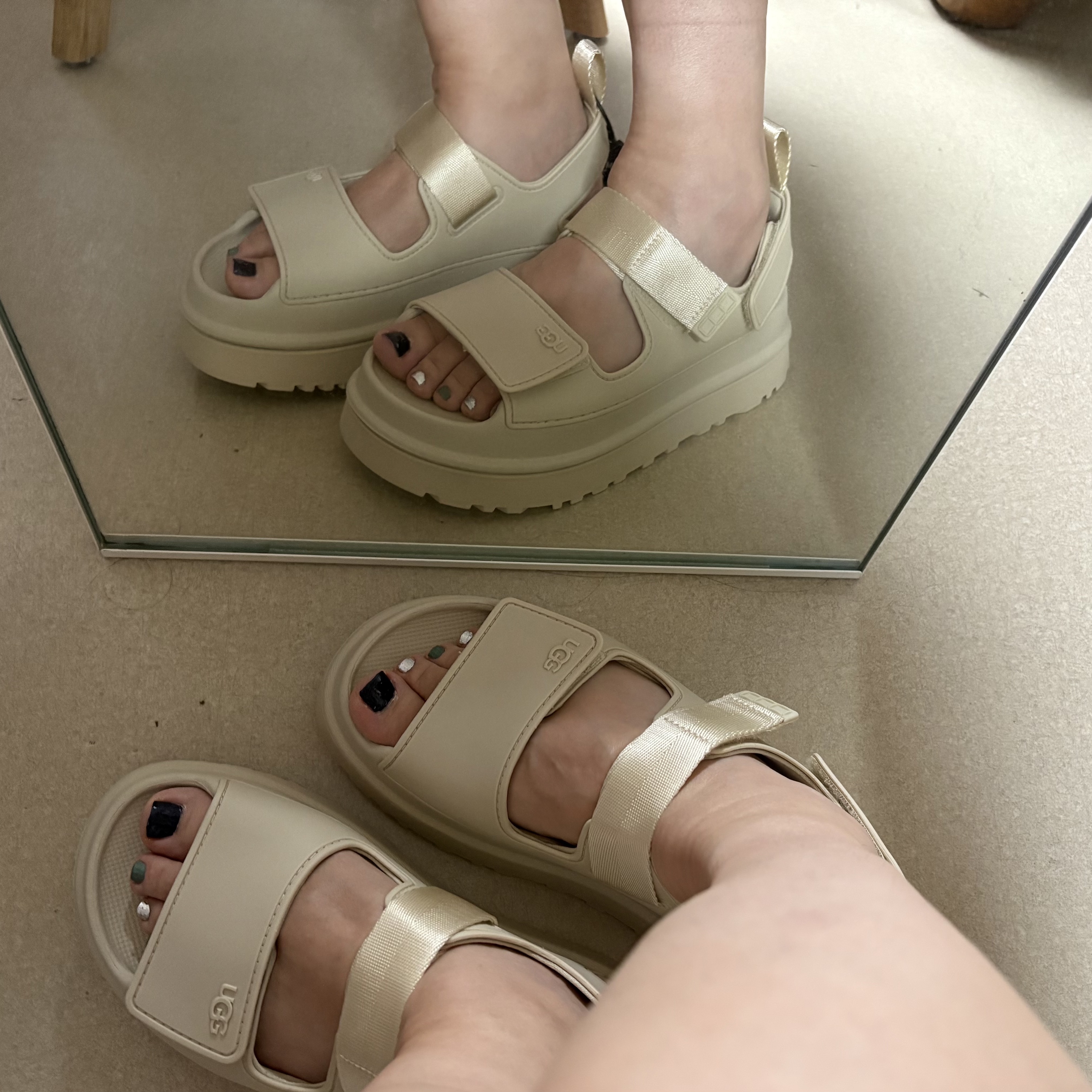 (W) UGG GoldenGlow Sea Salt 착용 스타일 - 2