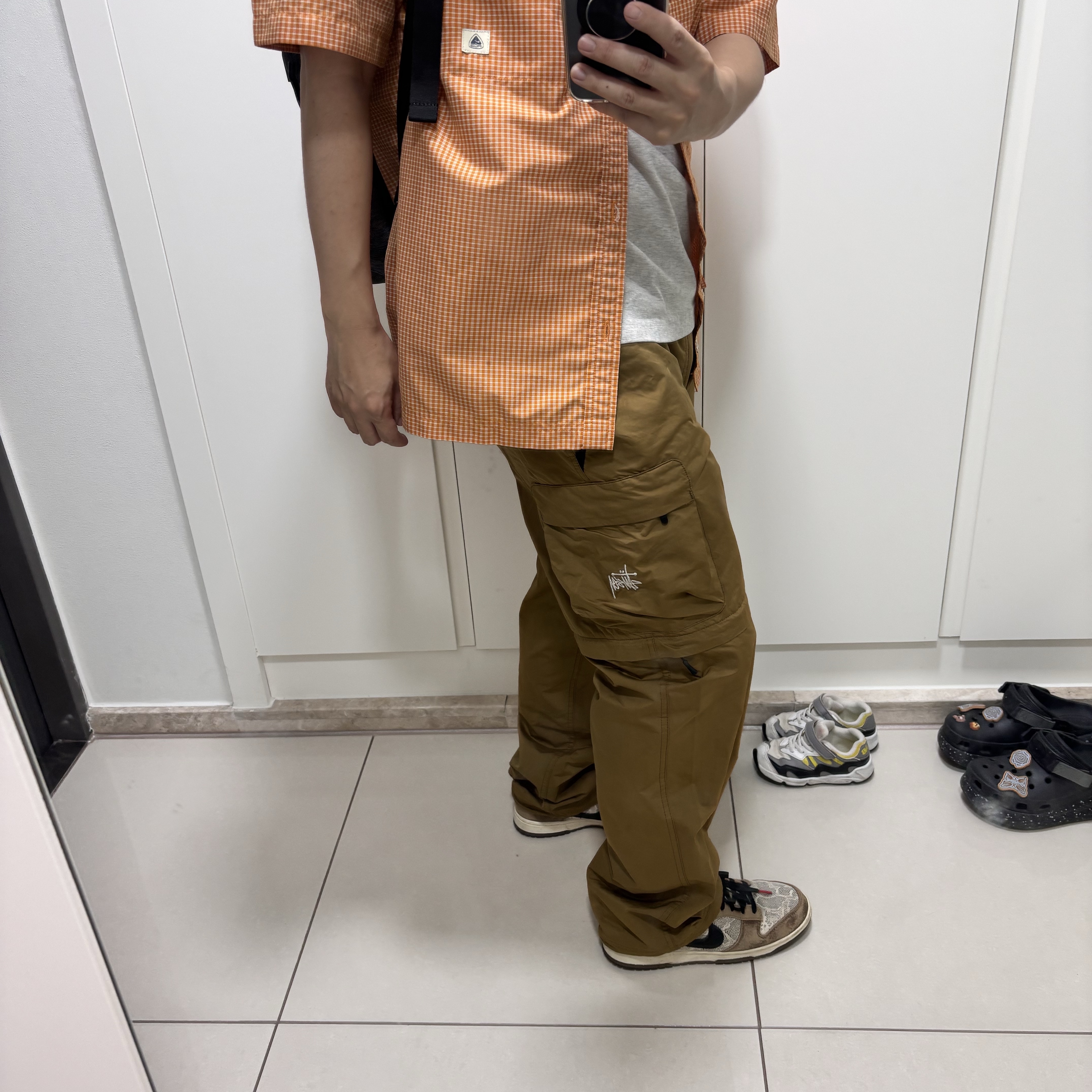 Stussy Convertible Trail Pants Brown 착용 스타일