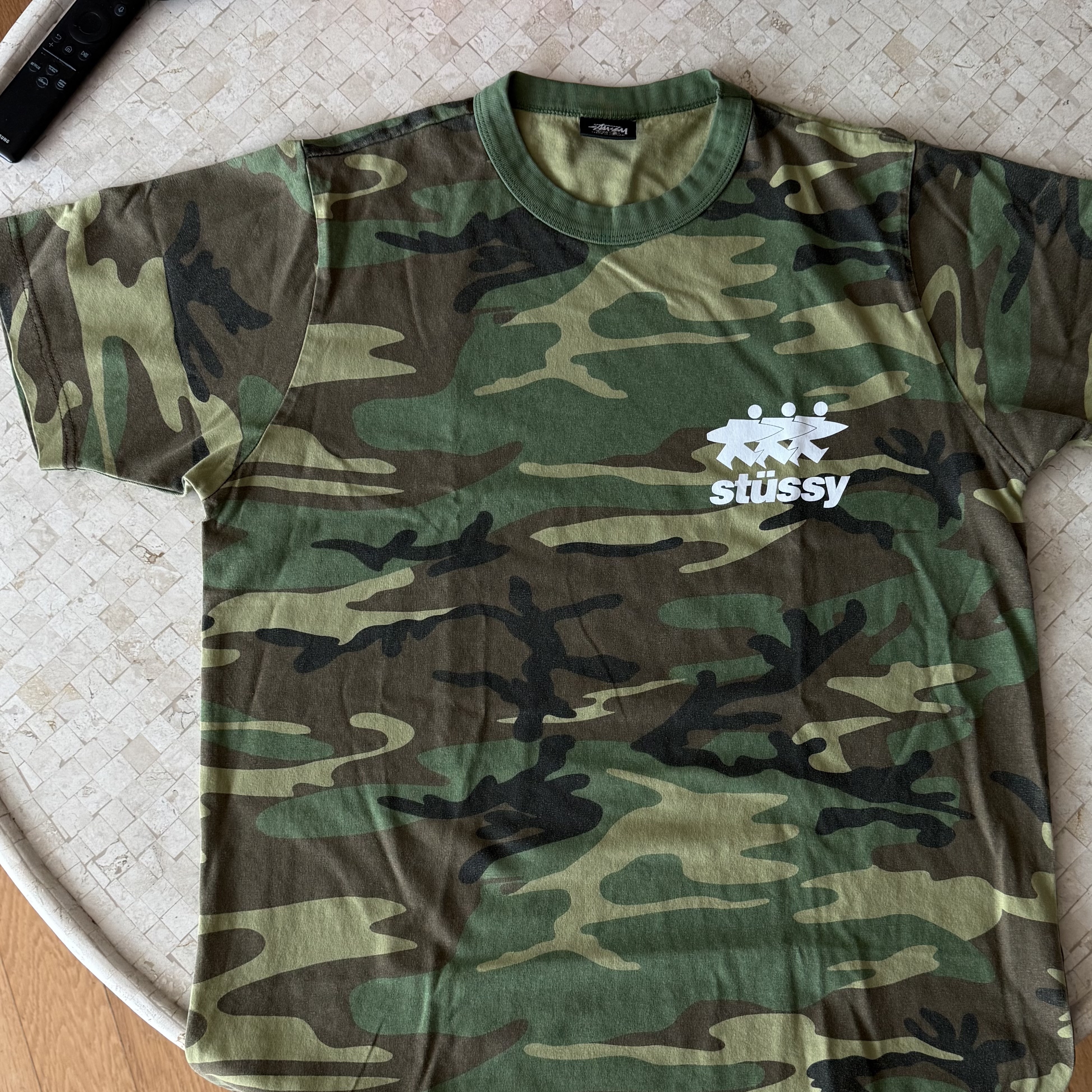 Stussy Surfwalk T-Shirt Camo 착용 스타일