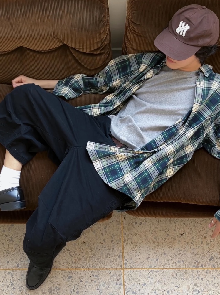 [더블적립]Farfromwhat Far Patch Logo Cap Brown, [더블적립]Farfromwhat Far Curved Knee Shorts Black 착용 스타일