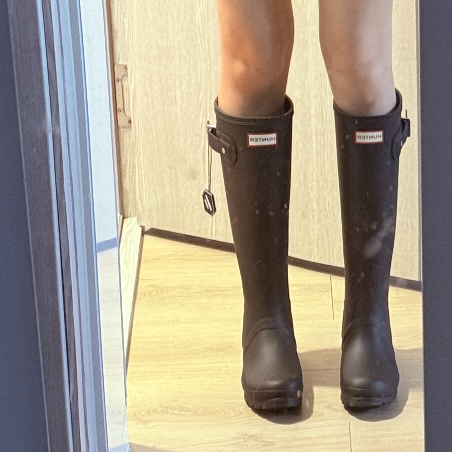 (W) Hunter Original Tall Rain Boots Black 착용 스타일 - 1