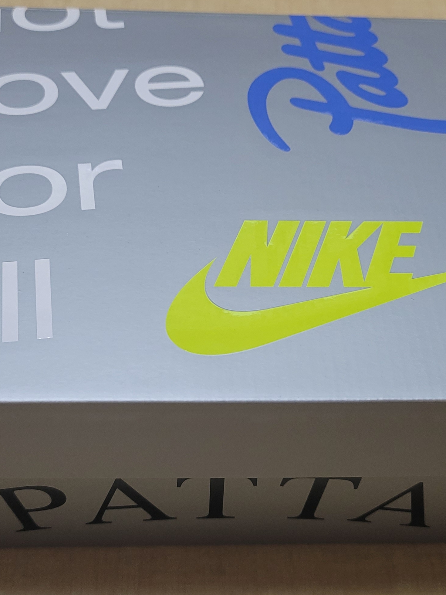 Nike x Patta Air Max 90 Sapphire and Particle Grey 착용 스타일 - 2