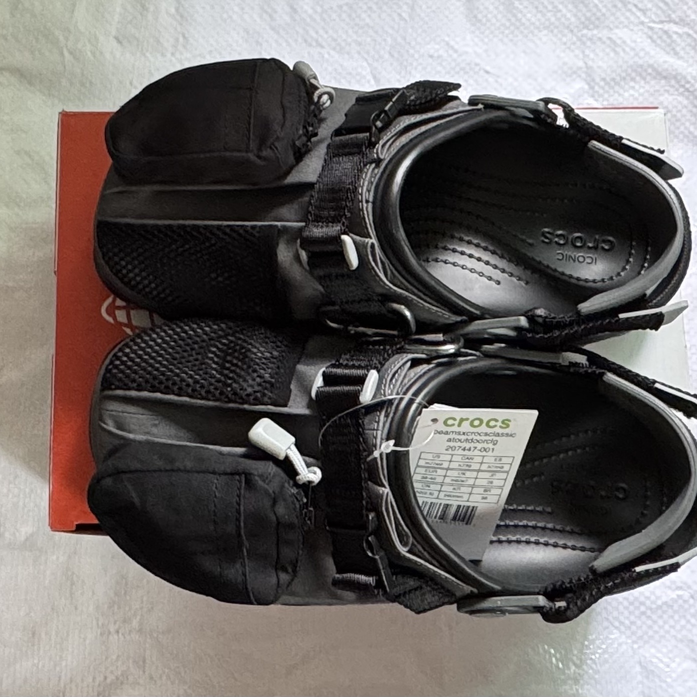 Crocs x Beams Classic All Terrain Mountain Parka Clog Grey 착용 스타일 - 2