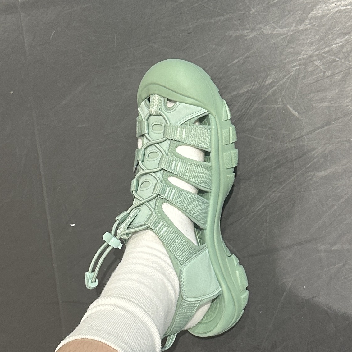 Keen Newport H2 Sandals Women Granite Green 착용 스타일