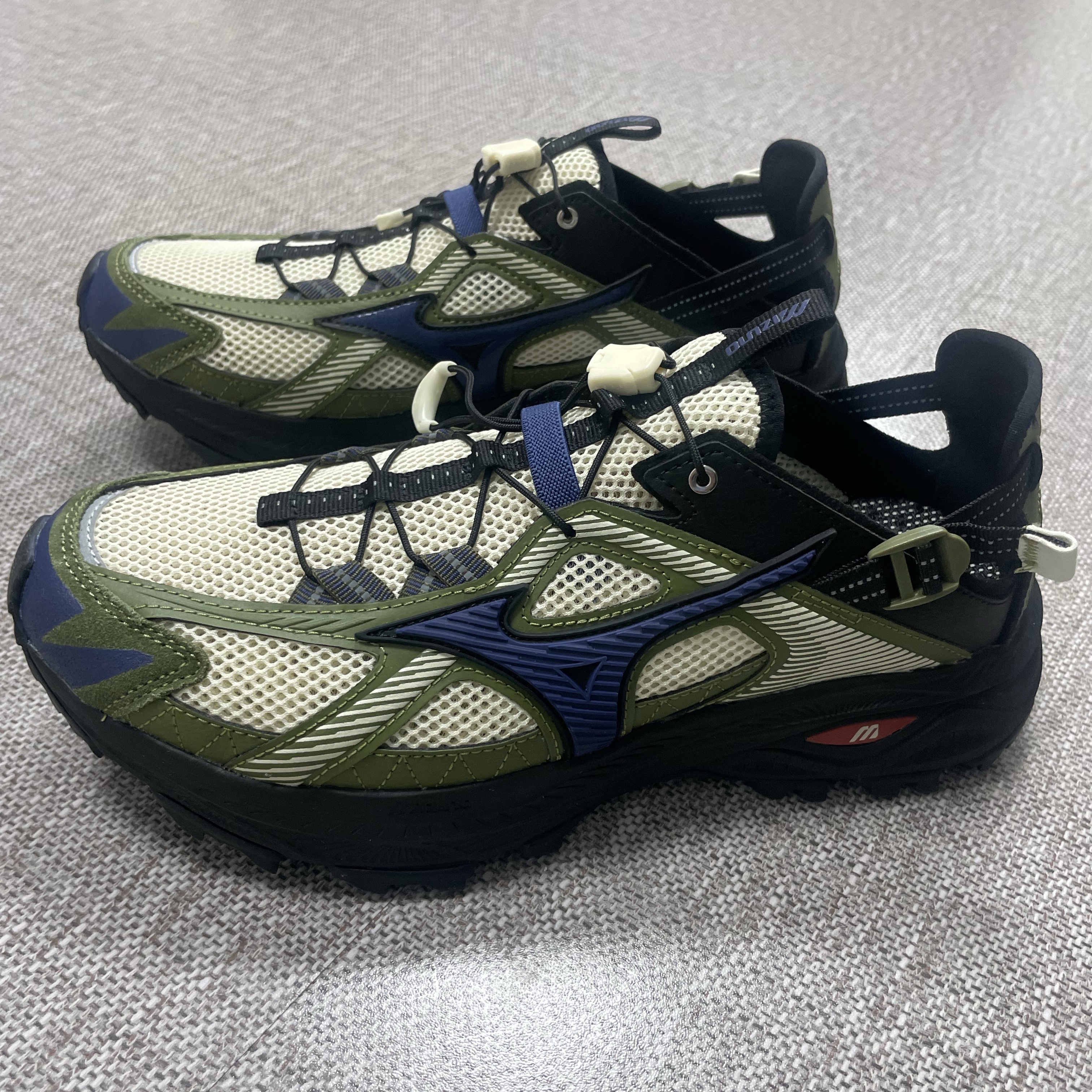 Mizuno Racer Trail SE Khaki 착용 스타일 - 1