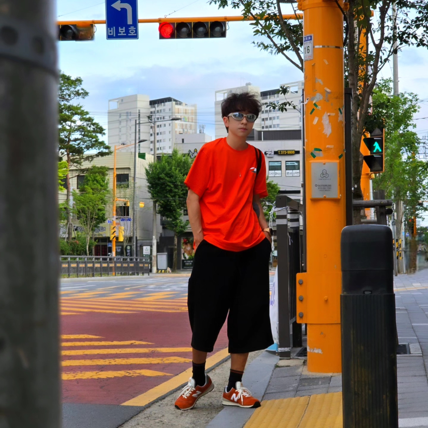 Samsung Galaxy Watch6 44mm LTE Silver (Korean Ver.), New Balance 574 Heritage Orange Burst White 착용 스타일 - 2