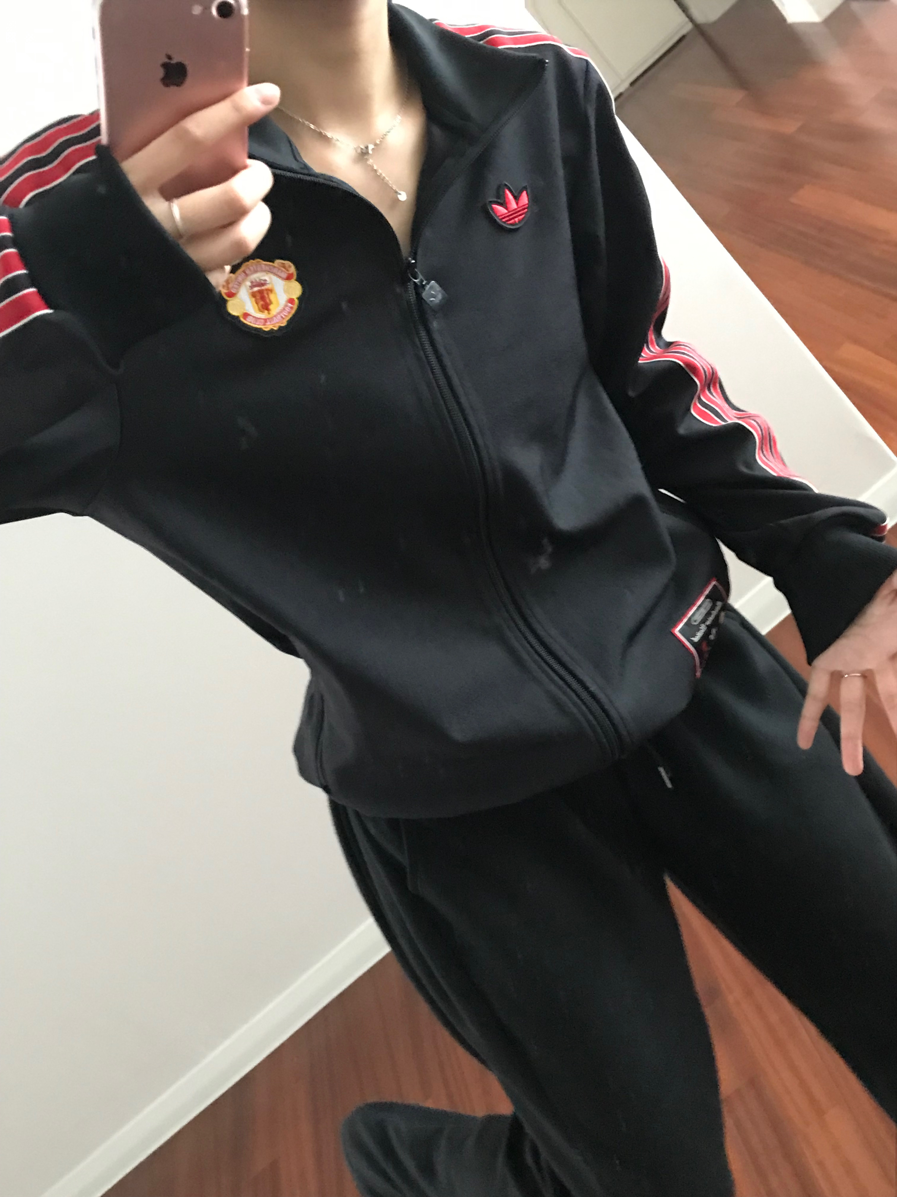 Adidas Manchester United Terrace Icon Track Top Black - KR Sizing 착용 스타일 - 1