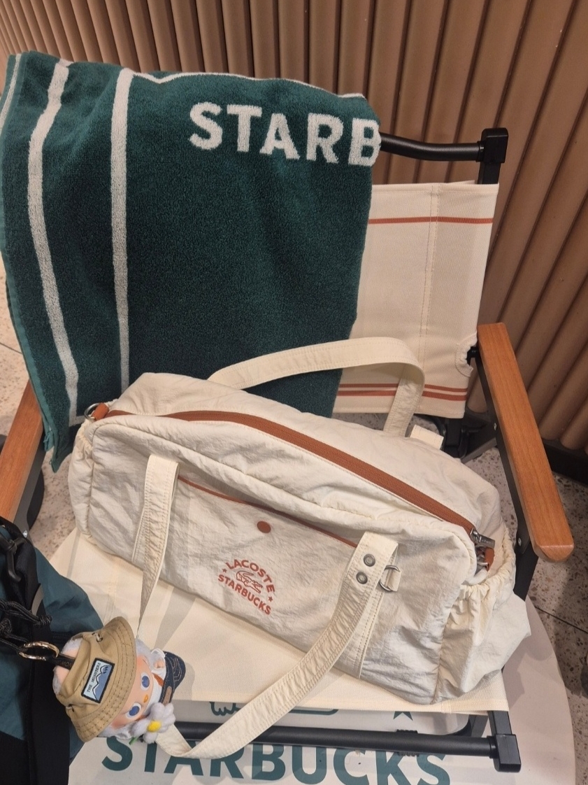 Pop Mart Fall In Wild Labubu Series Toy Keyring, Starbucks x Lacoste Trent Towel Green 착용 스타일
